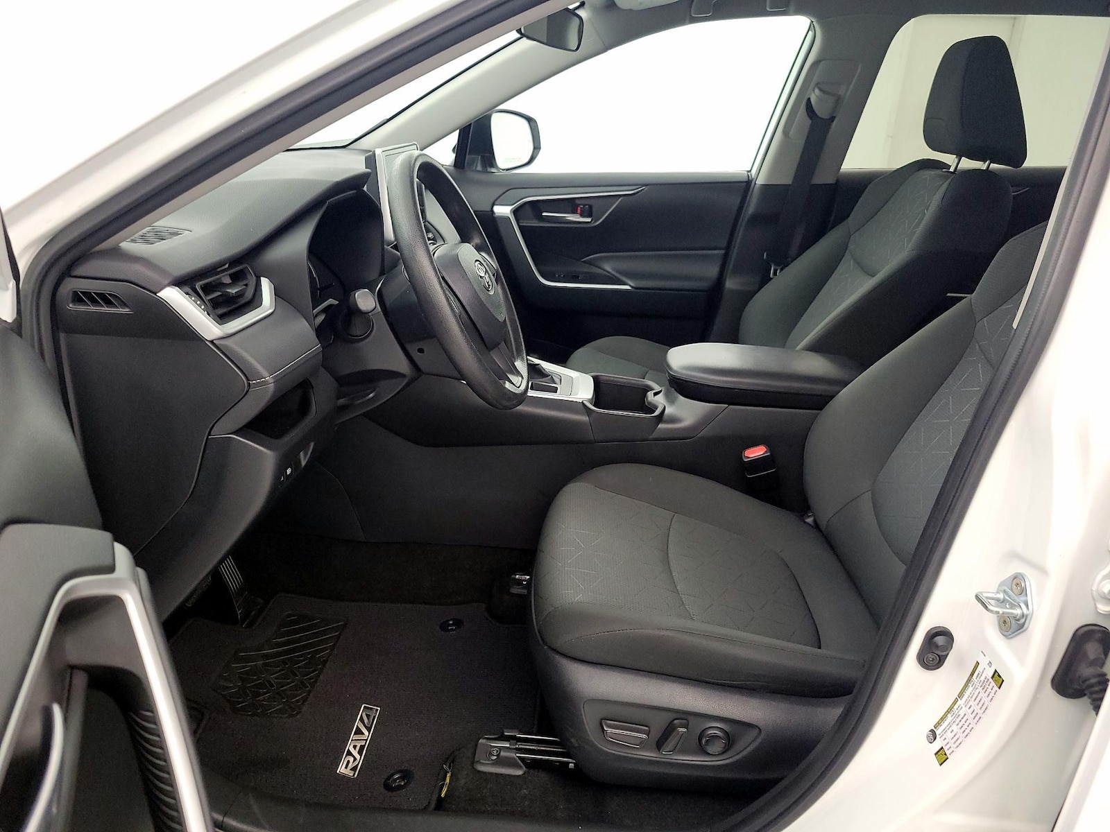 2023 Toyota RAV4 XLE - Photo 12