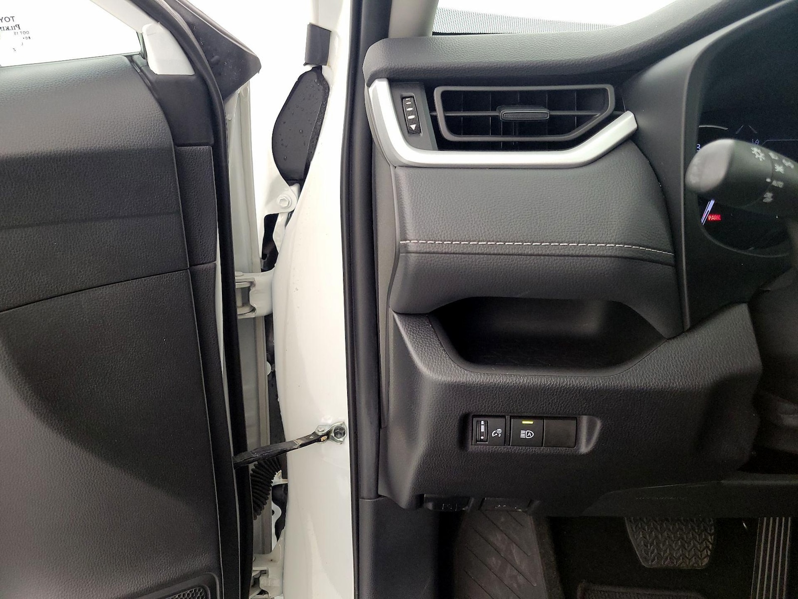 2023 Toyota RAV4 XLE - Photo 14