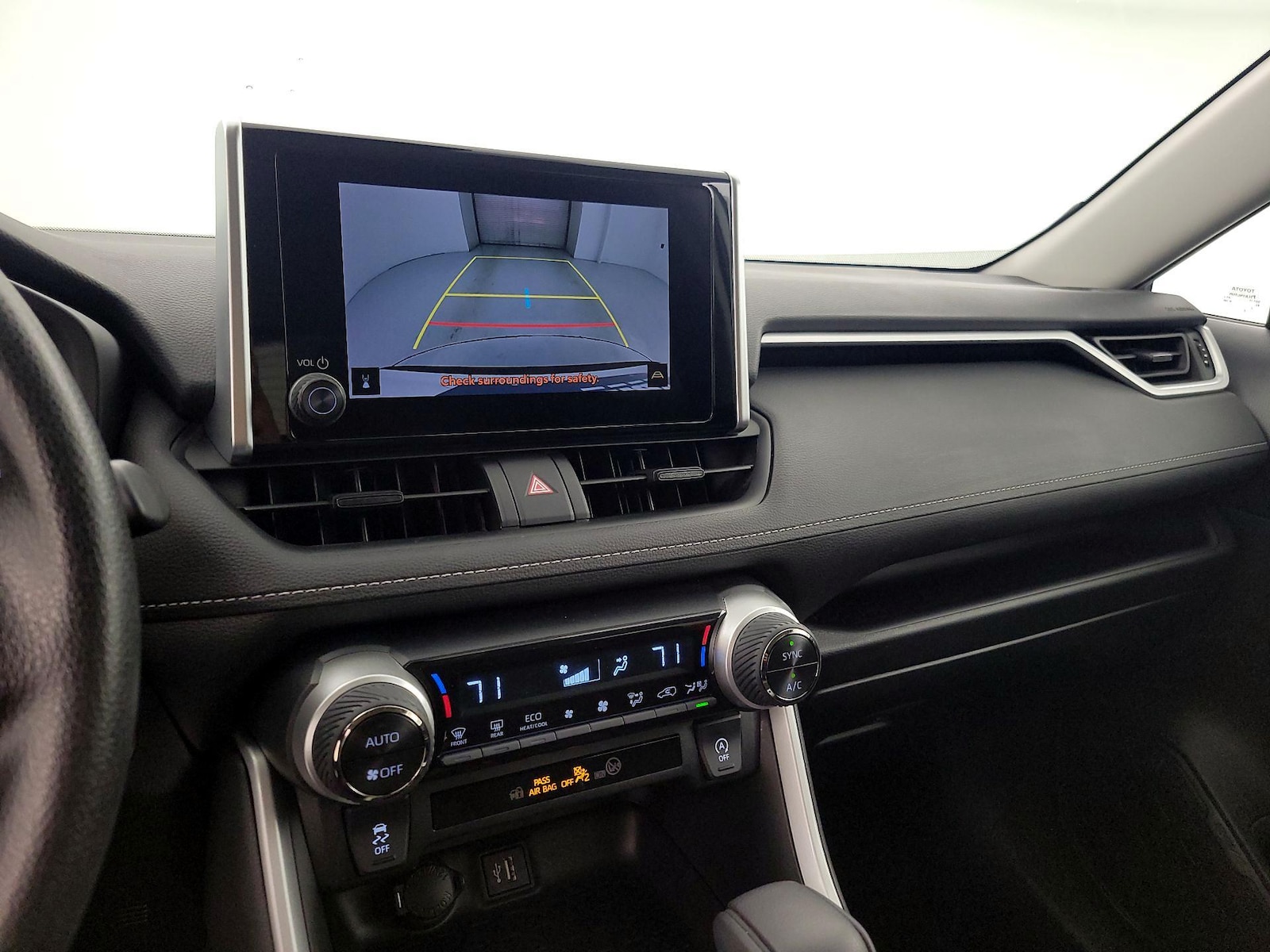 2023 Toyota RAV4 XLE - Photo 15