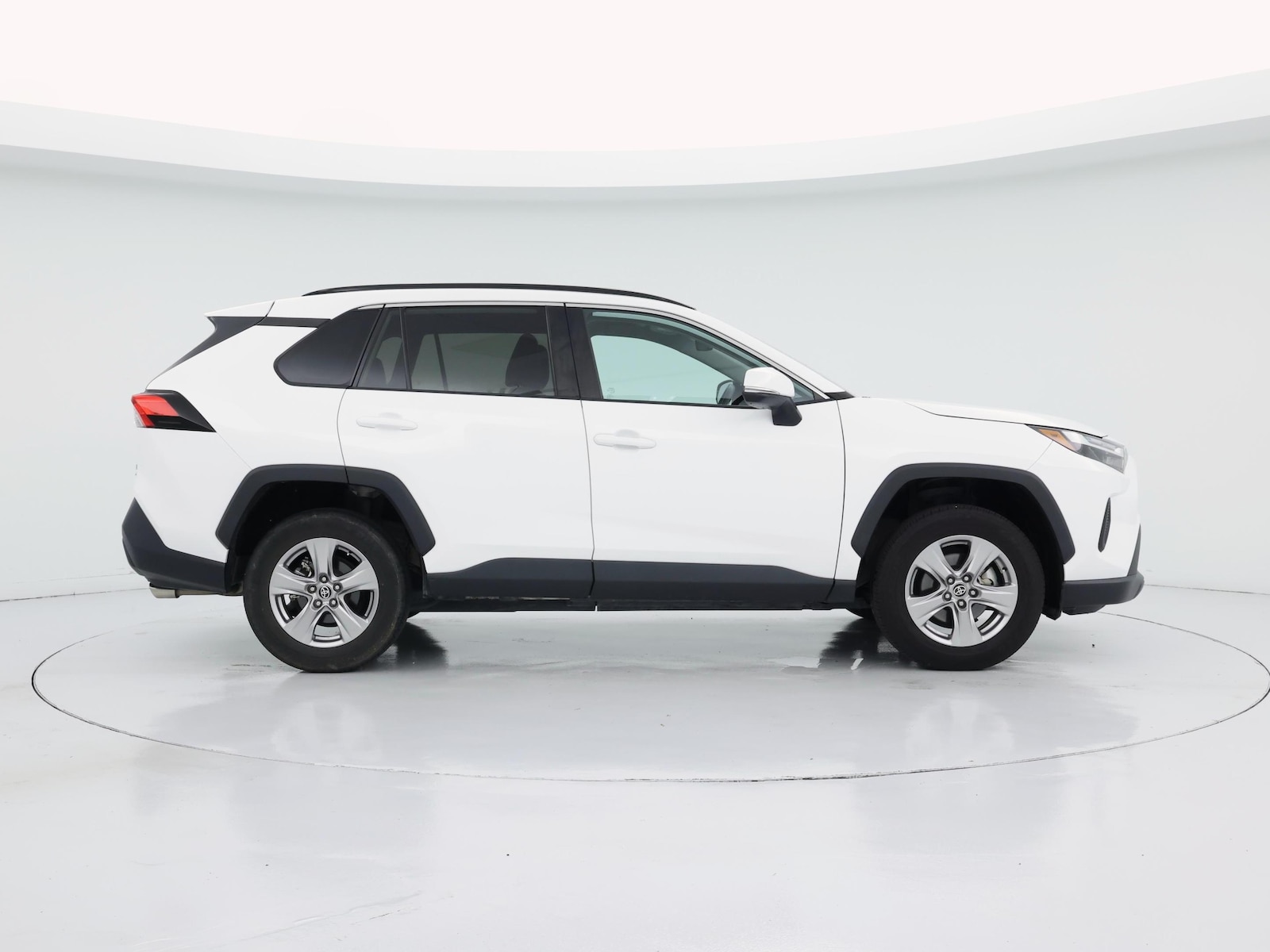 2023 Toyota RAV4 XLE - Photo 8