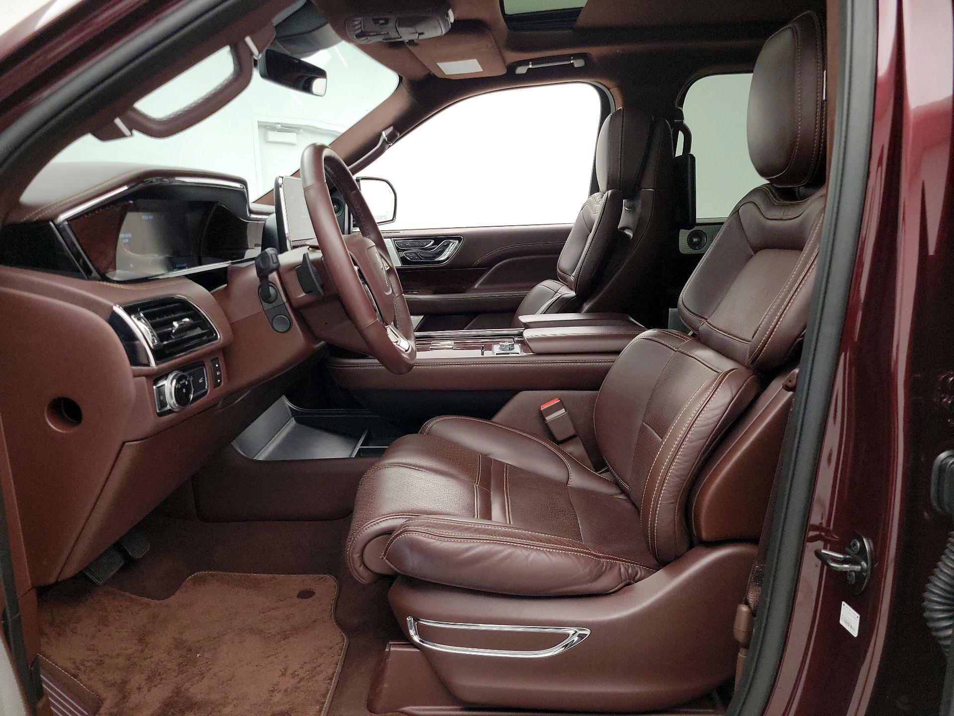 Thumbnail: 2020 Lincoln Navigator L - 11