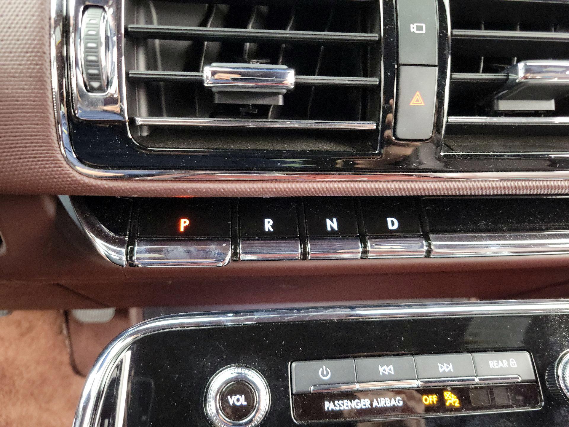 Thumbnail: 2020 Lincoln Navigator L - 18