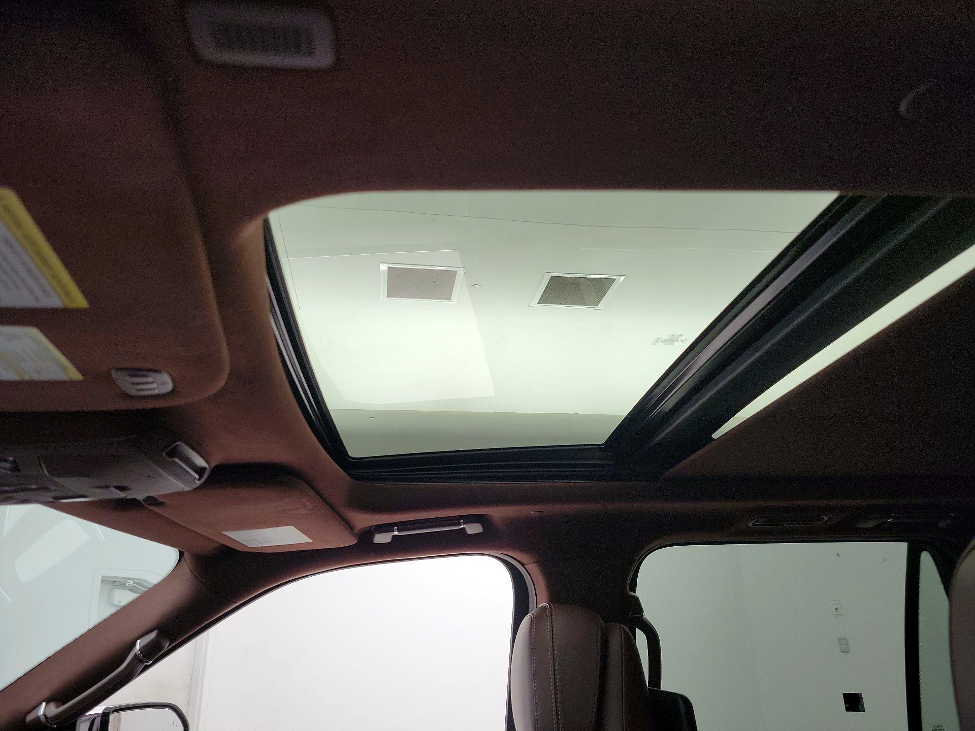 Thumbnail: 2020 Lincoln Navigator L - 20