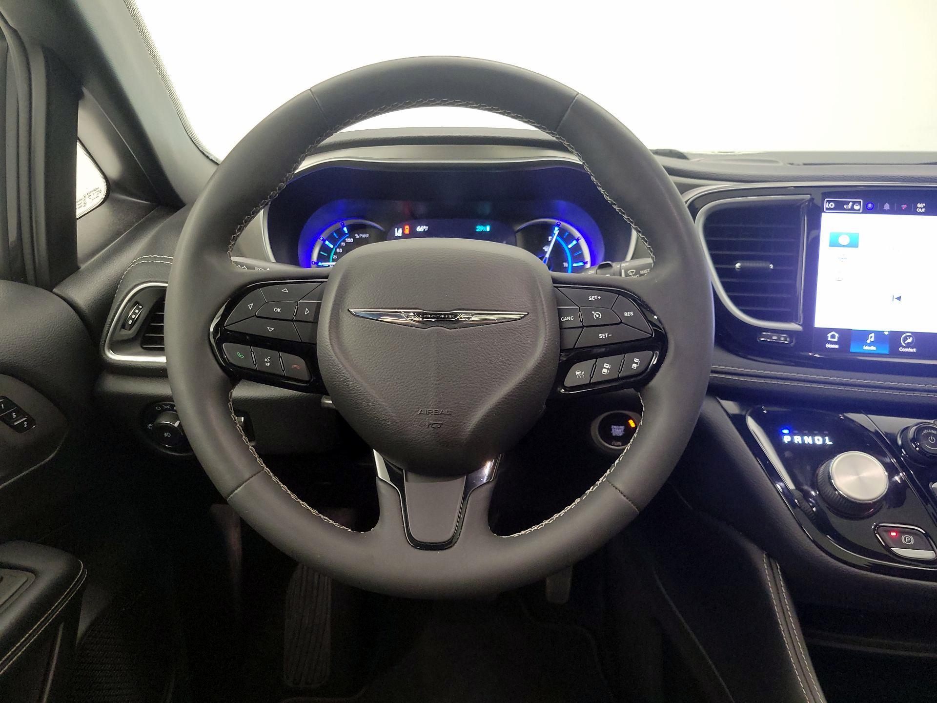 Thumbnail: 2022 Chrysler Pacifica - 10