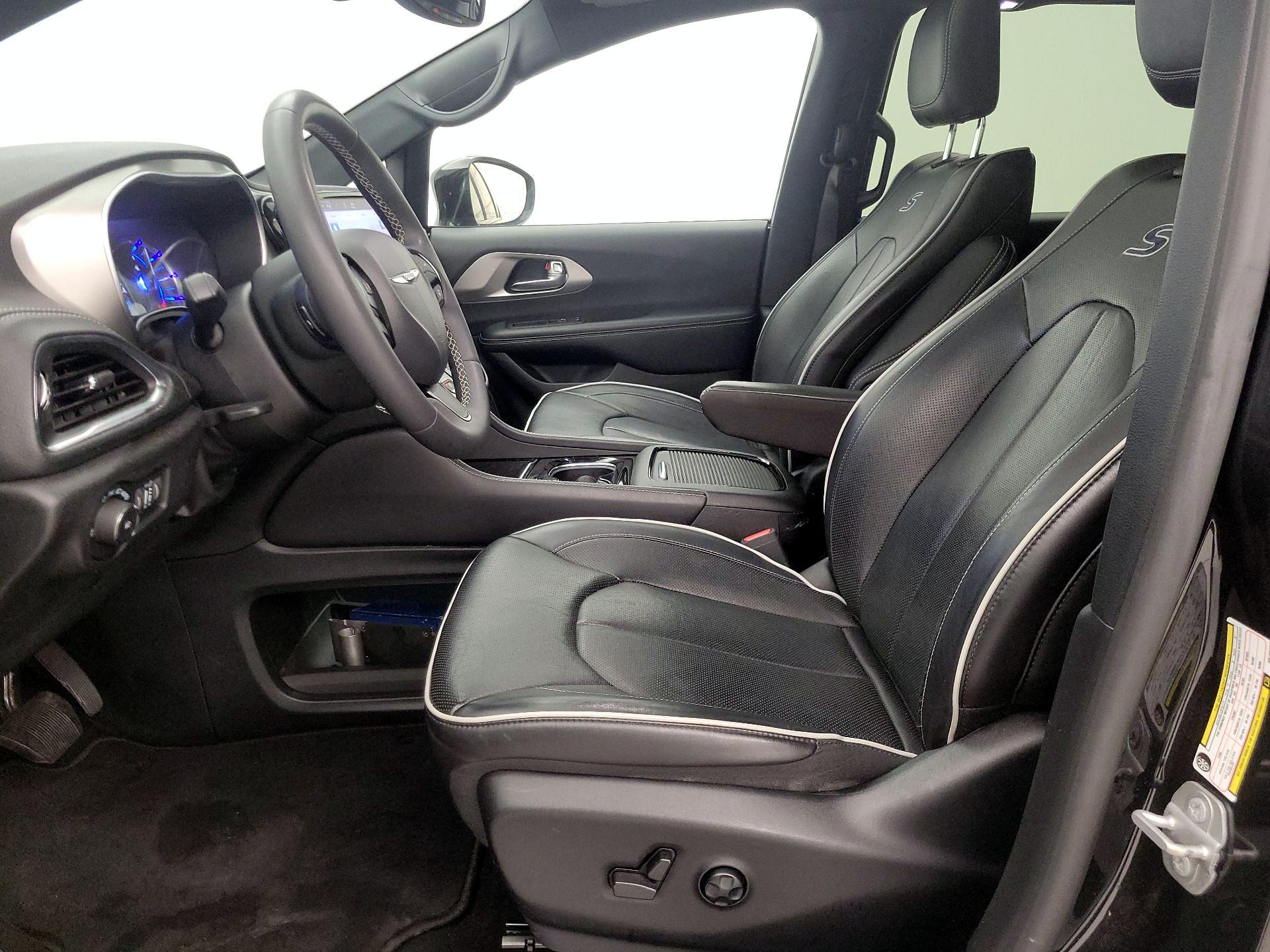 Thumbnail: 2022 Chrysler Pacifica - 11