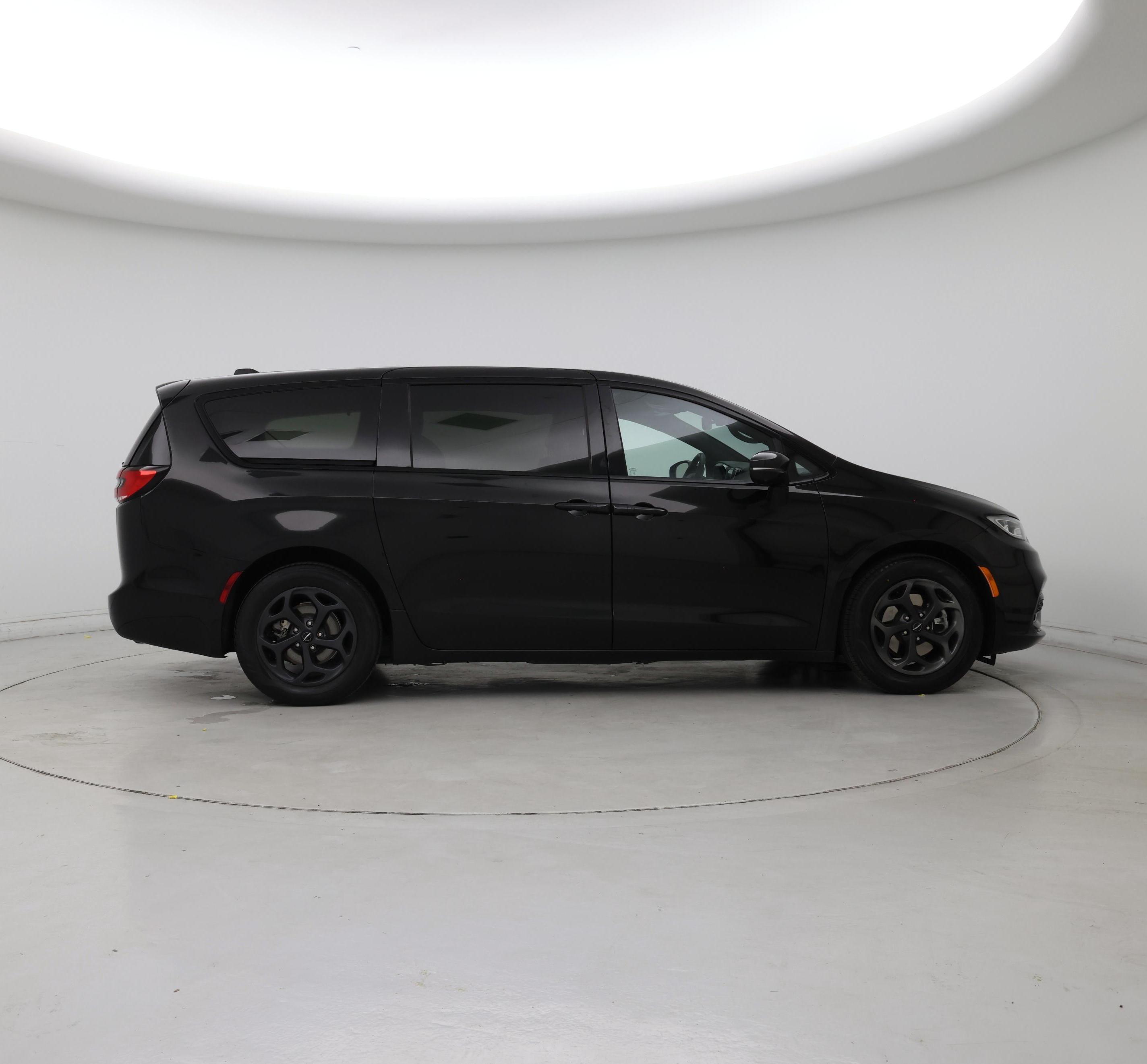 Thumbnail: 2022 Chrysler Pacifica - 7
