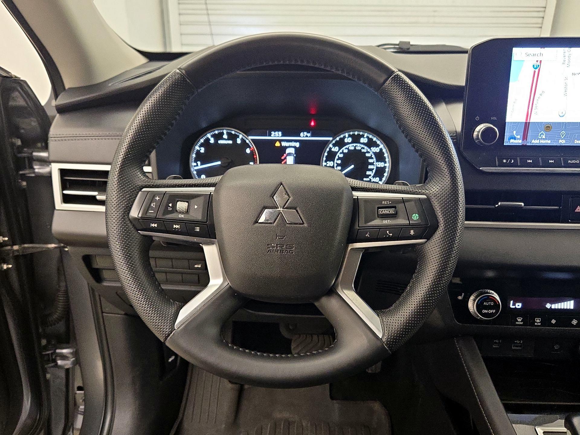 Thumbnail: 2023 Mitsubishi Outlander - 10