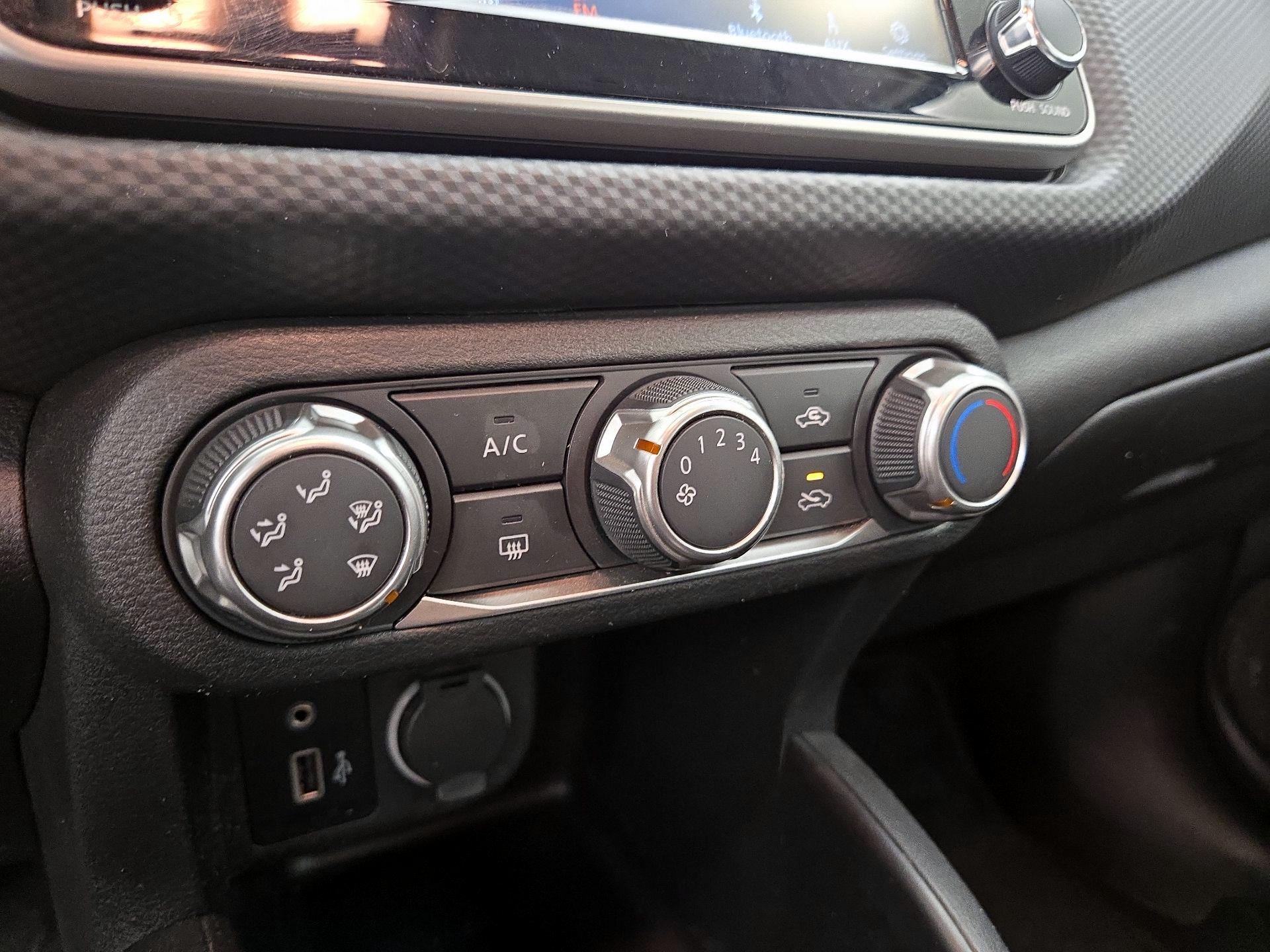 Thumbnail: 2023 Nissan Kicks - 16