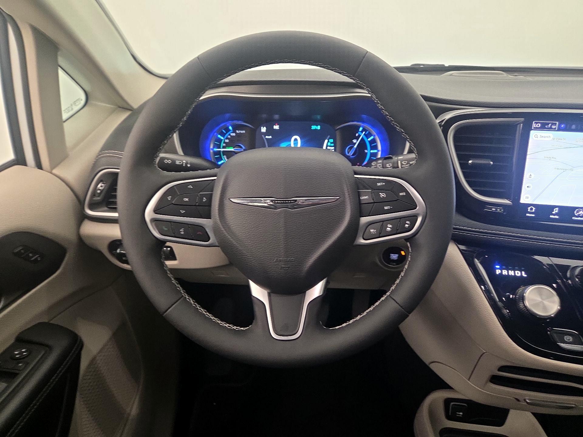 Thumbnail: 2024 Chrysler Pacifica - 10