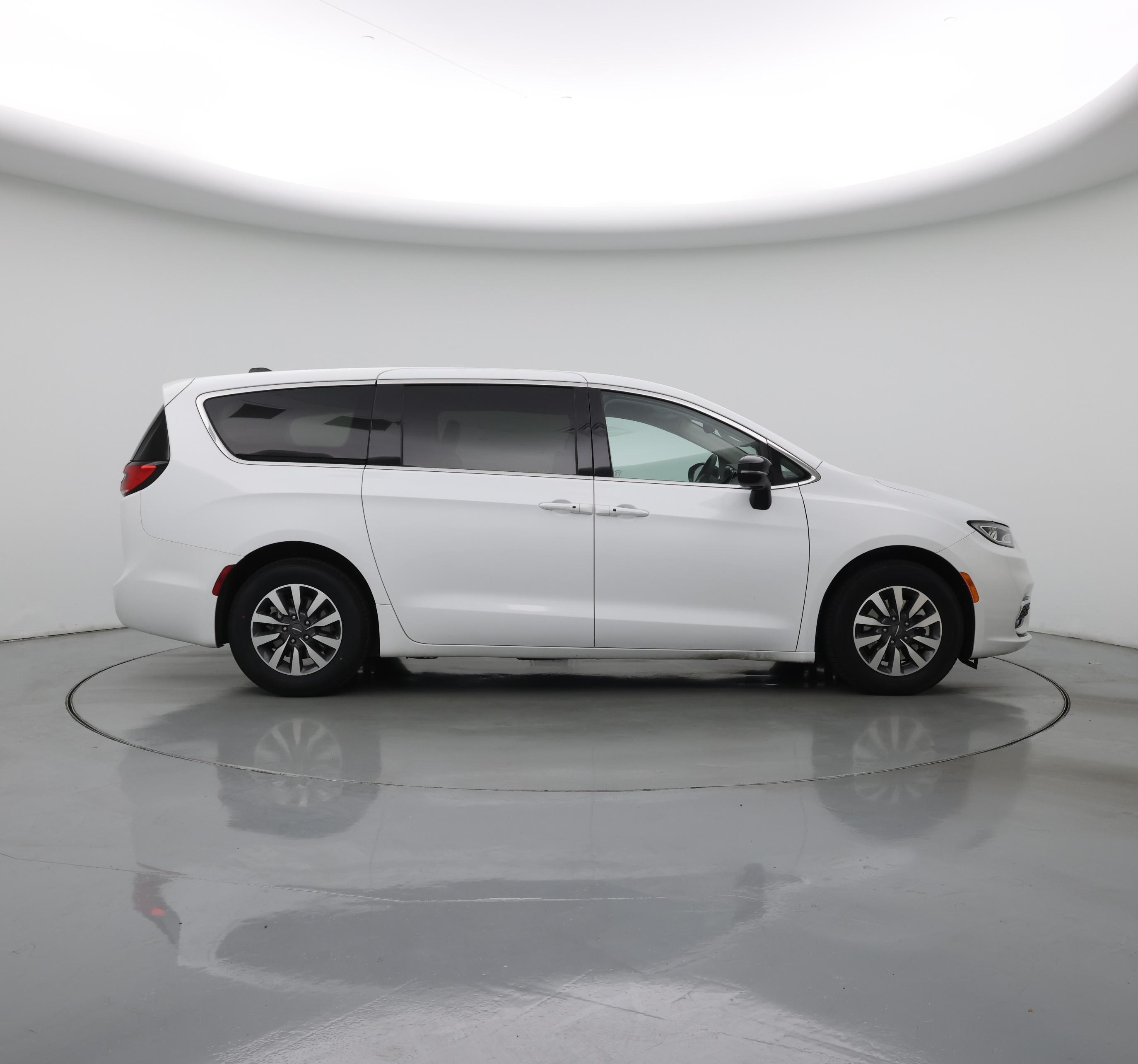 Thumbnail: 2024 Chrysler Pacifica - 7