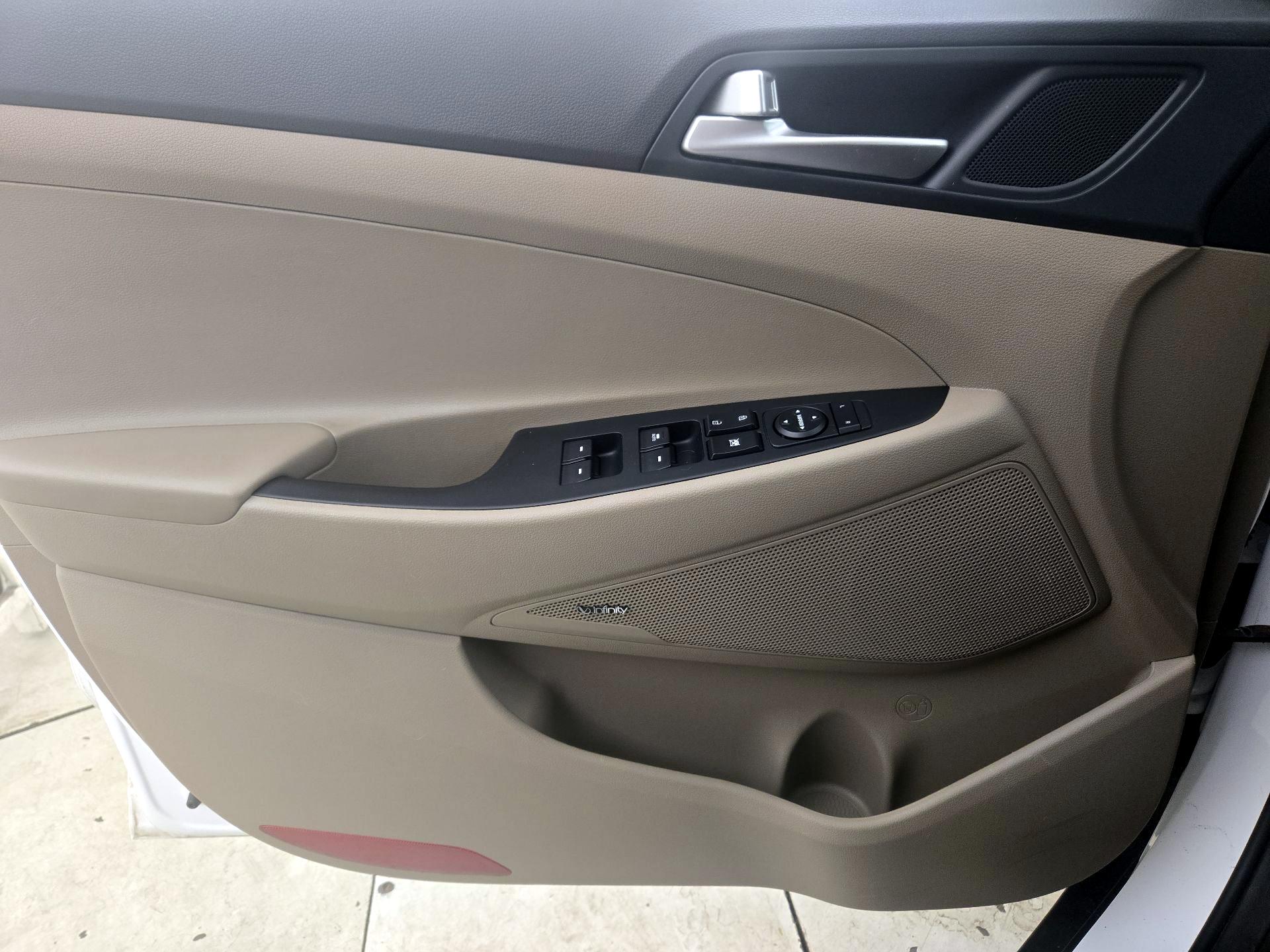 Thumbnail: 2020 Hyundai Tucson - 12