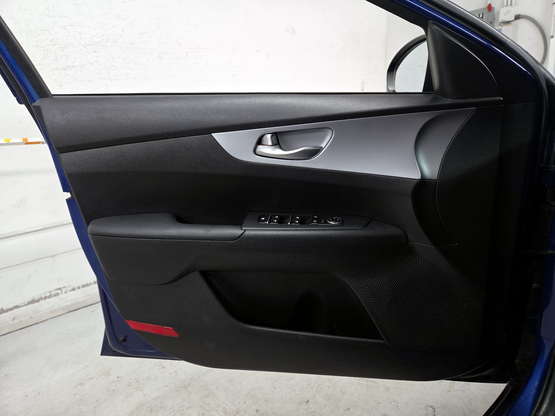 Thumbnail: 2023 Kia Forte - 10