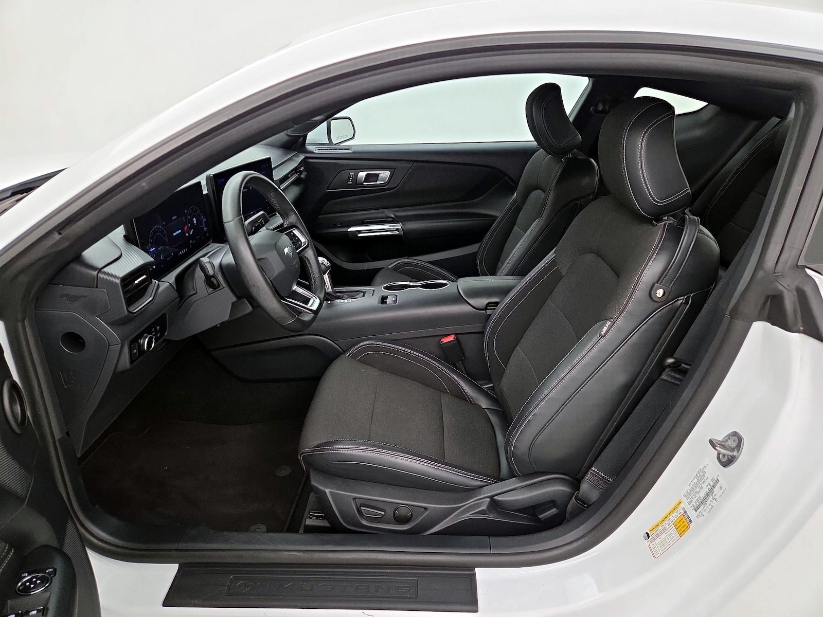 2024 Ford Mustang EcoBoost - Photo 12