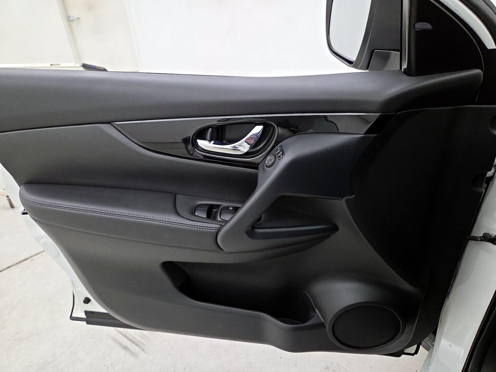 2021 Nissan Rogue Sport SV - Photo 13