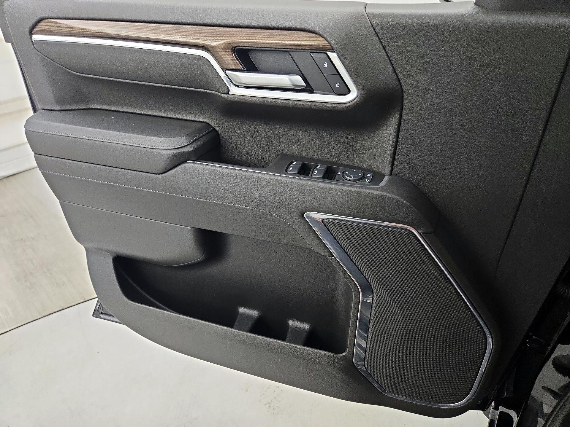 Thumbnail: 2025 Chevrolet Silverado 1500 - 12