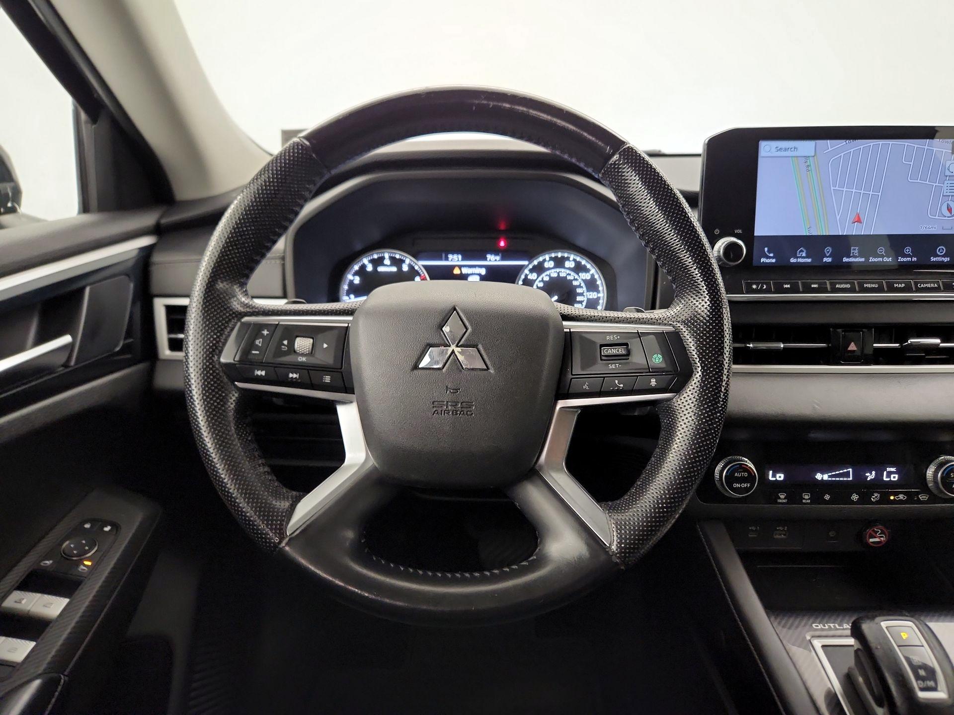 Thumbnail: 2022 Mitsubishi Outlander - 10
