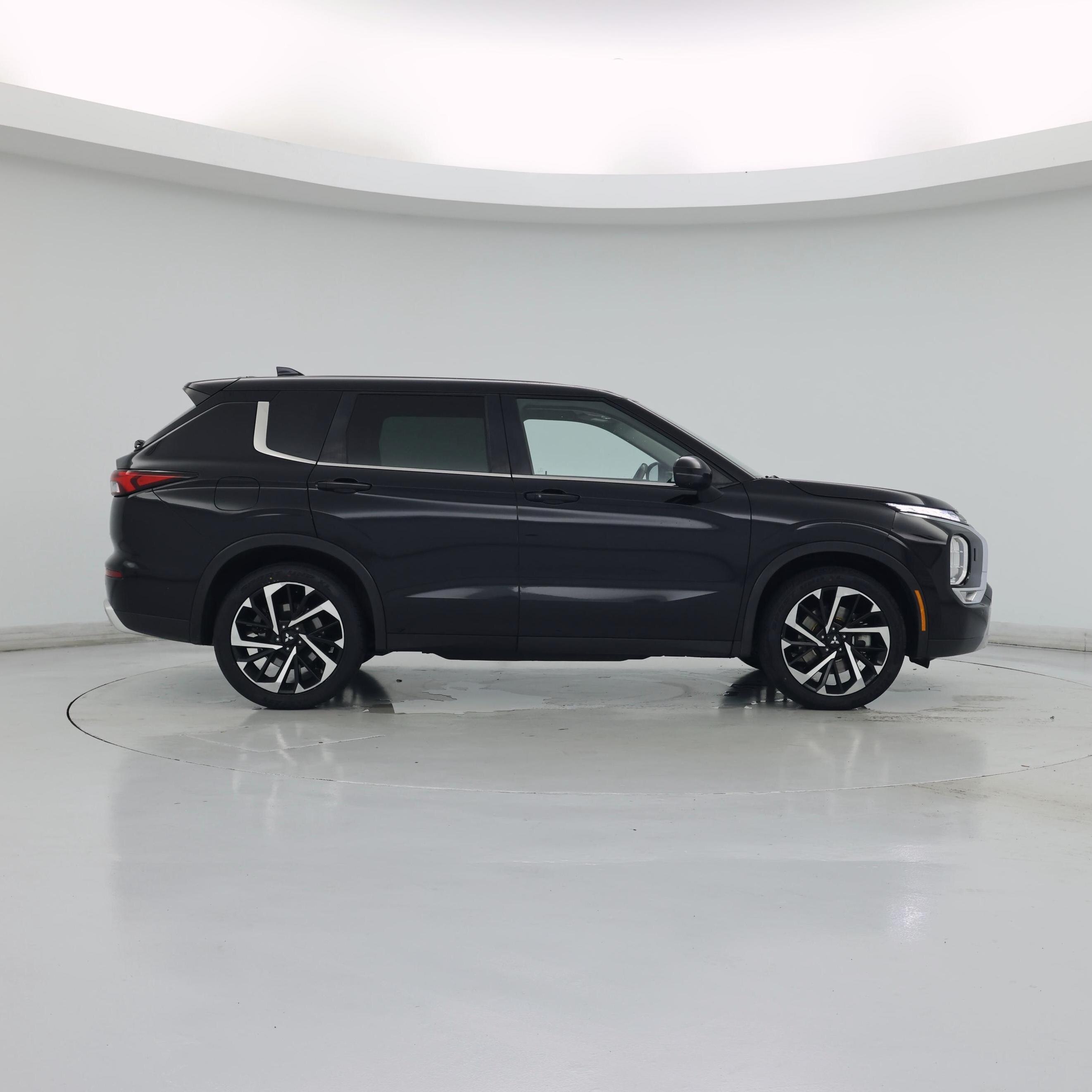 Thumbnail: 2022 Mitsubishi Outlander - 7