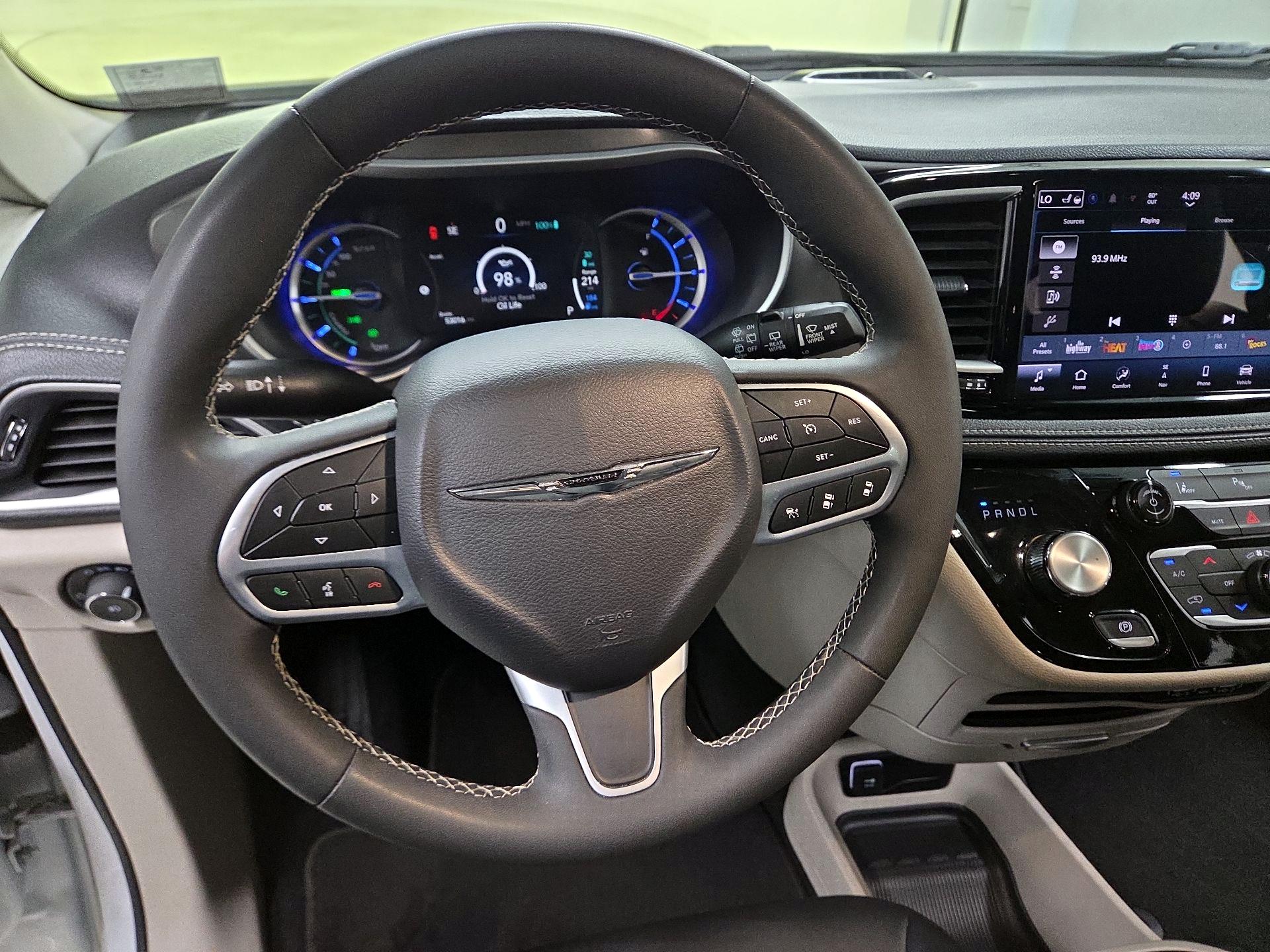 Thumbnail: 2024 Chrysler Pacifica - 10
