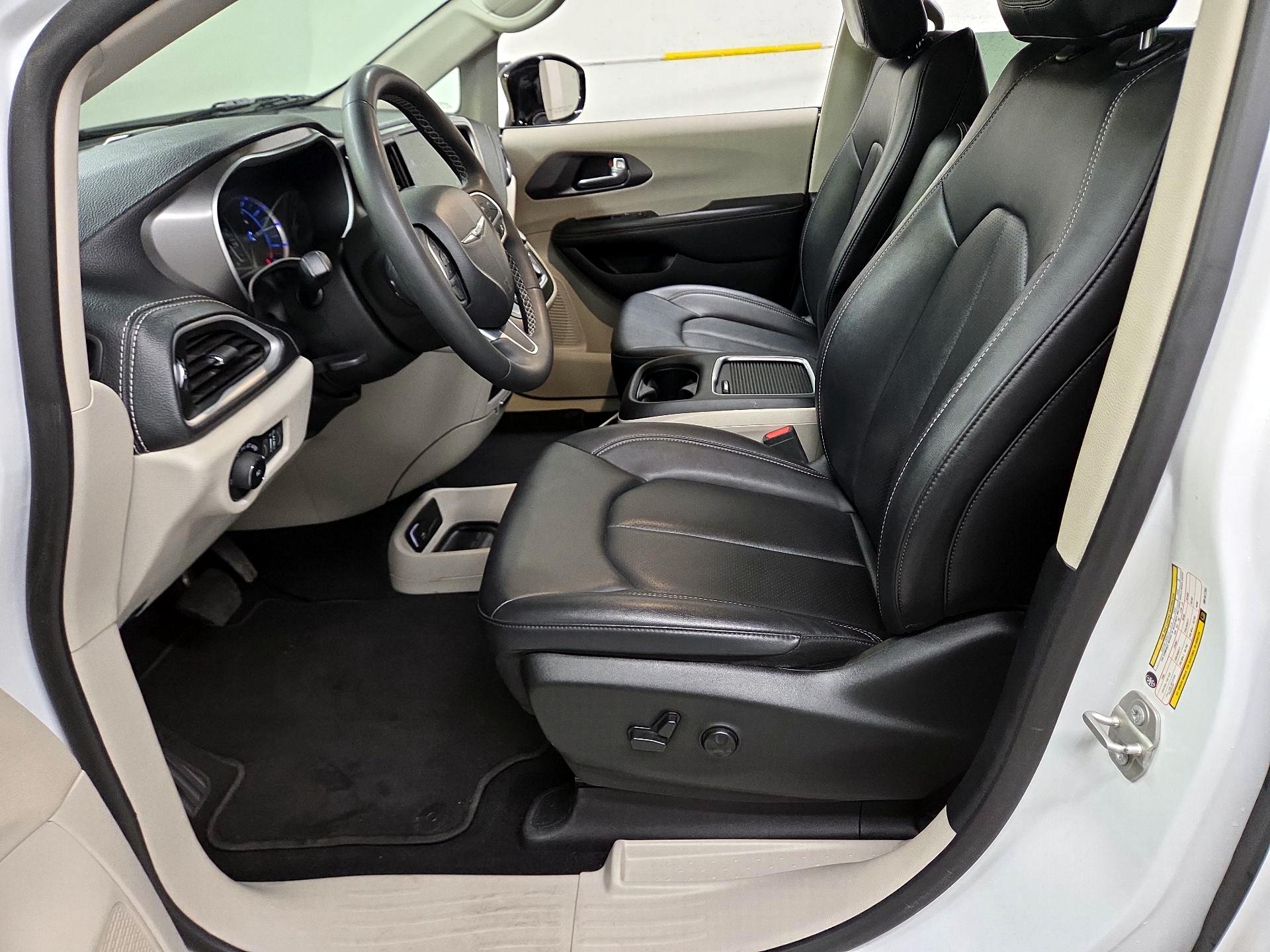 Thumbnail: 2024 Chrysler Pacifica - 11