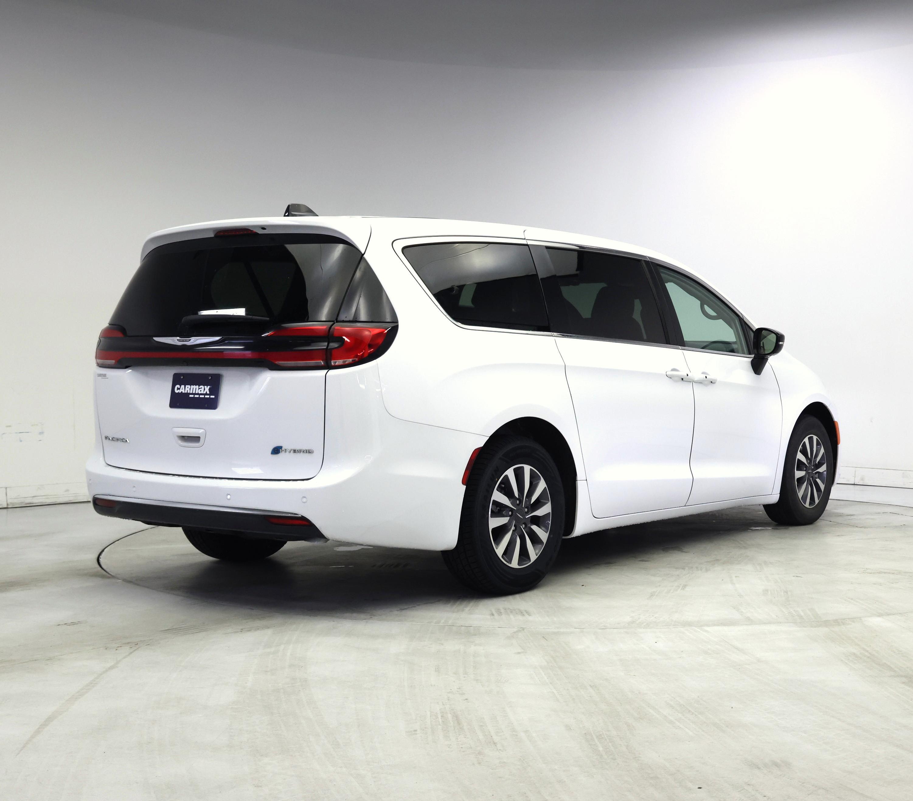 Thumbnail: 2024 Chrysler Pacifica - 8