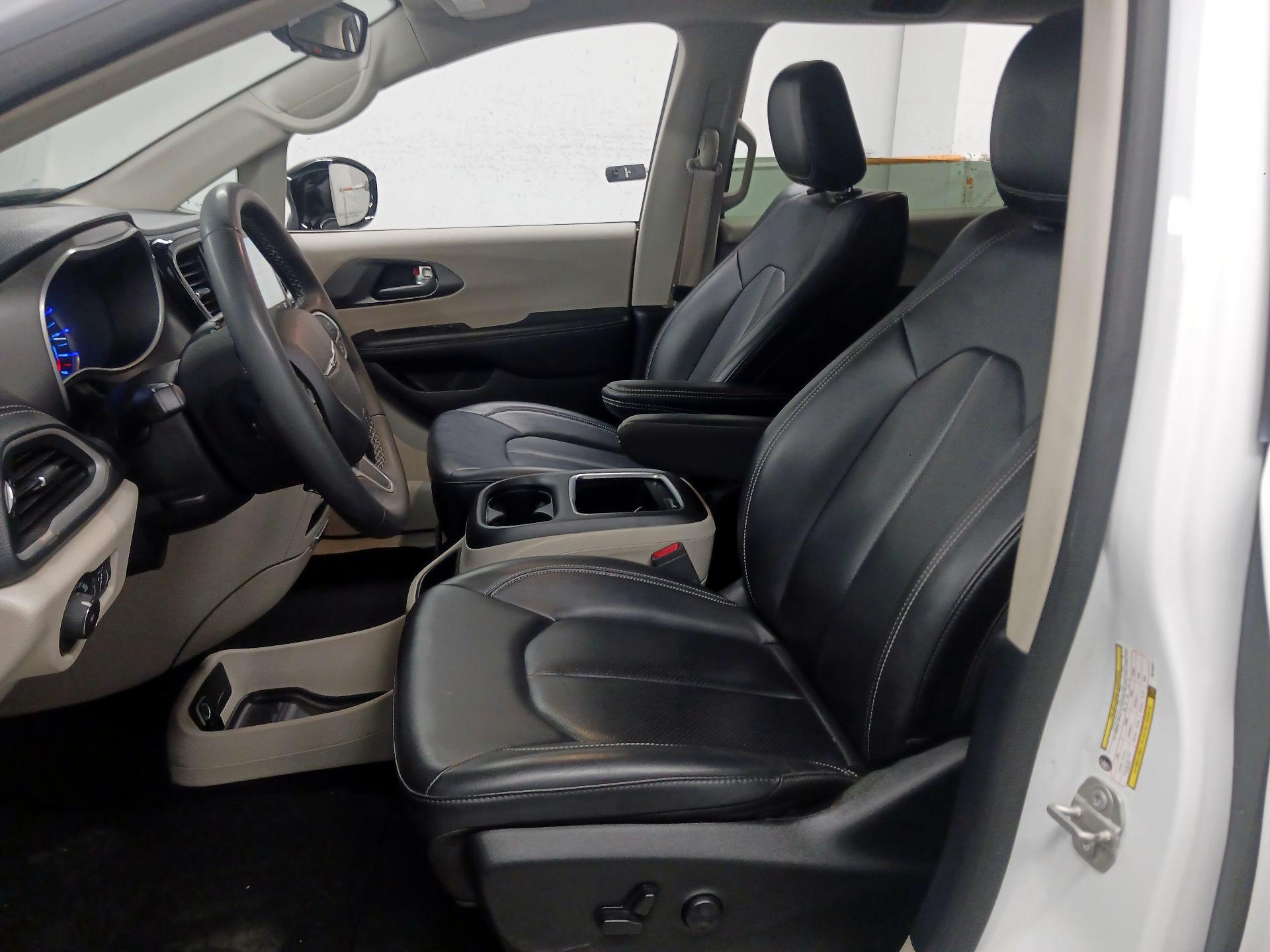 Thumbnail: 2024 Chrysler Pacifica - 9