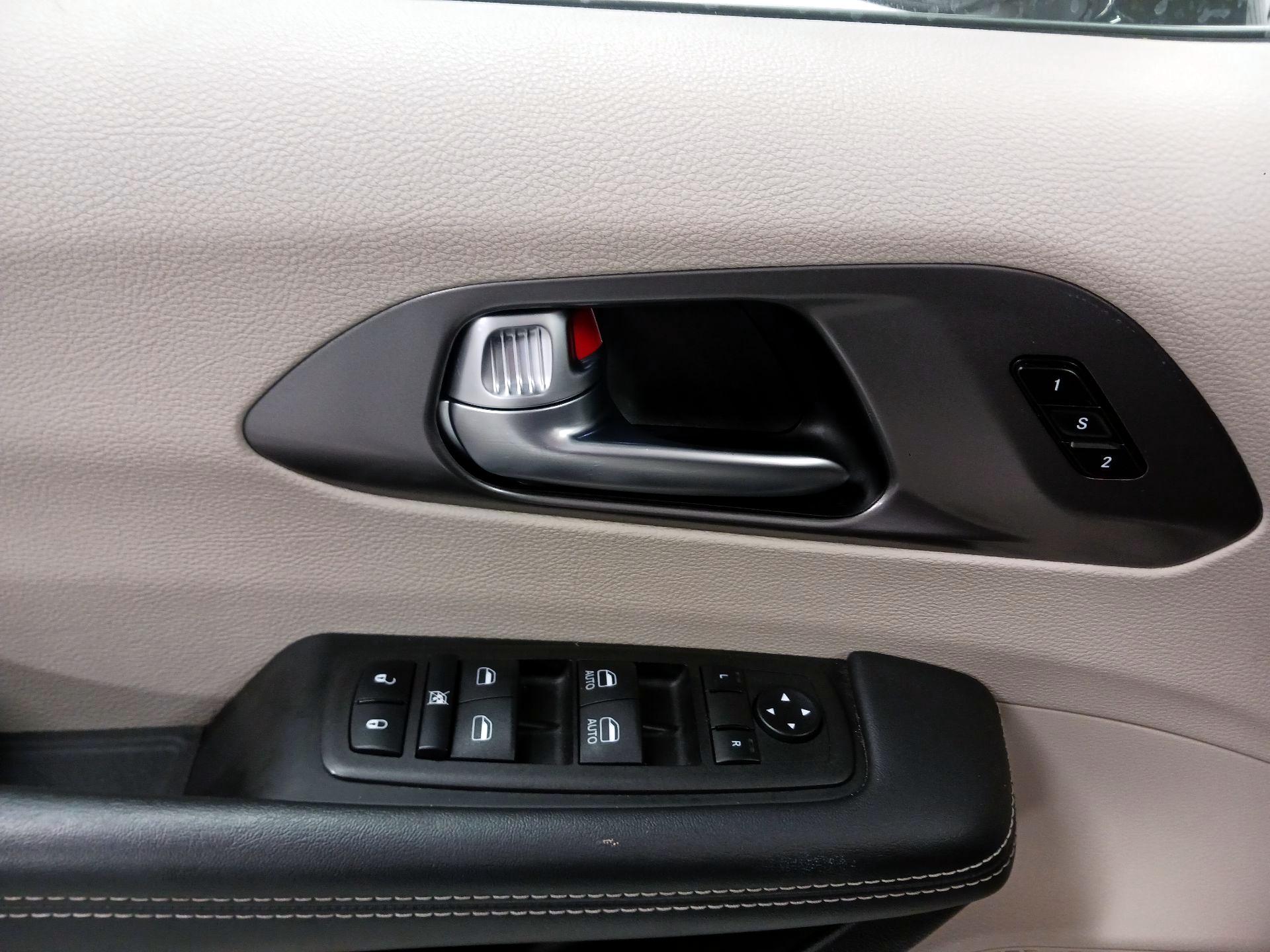 Thumbnail: 2024 Chrysler Pacifica - 10