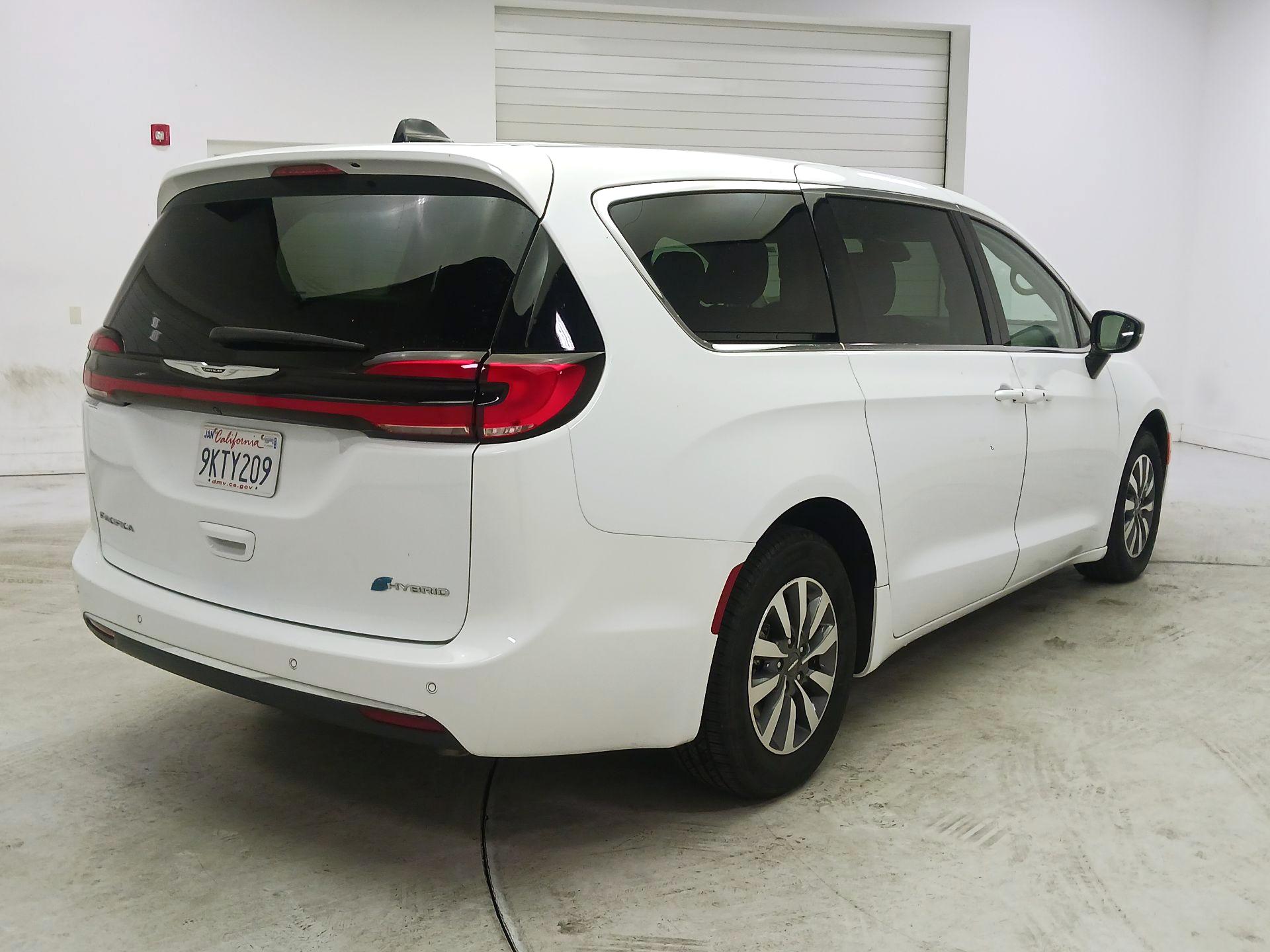 Thumbnail: 2024 Chrysler Pacifica - 5