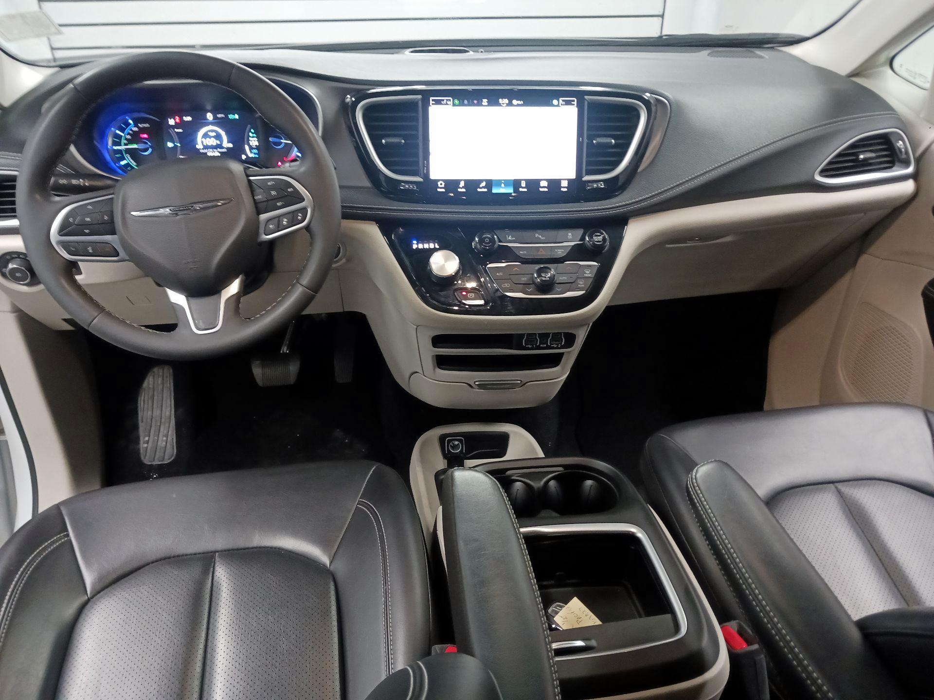 Thumbnail: 2024 Chrysler Pacifica - 8