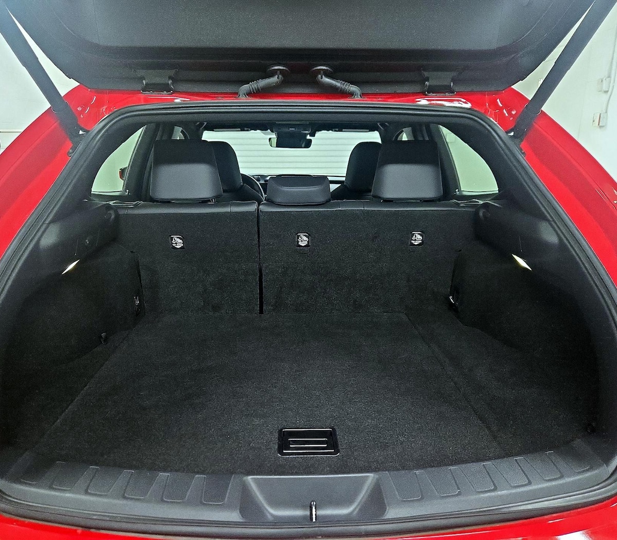 Trunk/Cargo (Seats Up)