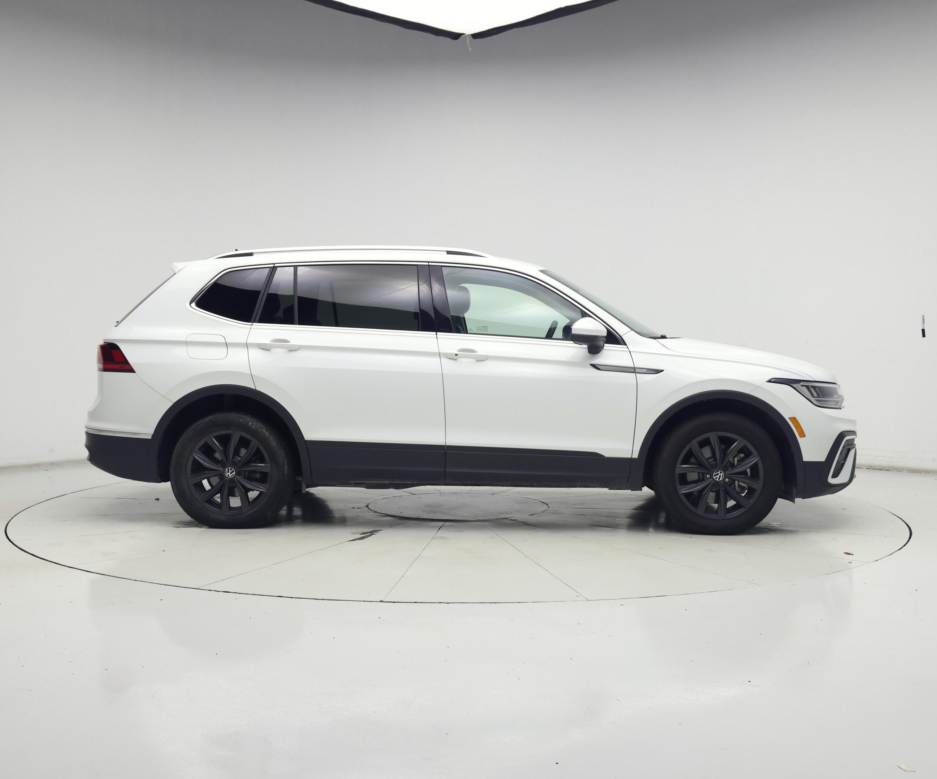 Thumbnail: 2024 Volkswagen Tiguan - 7