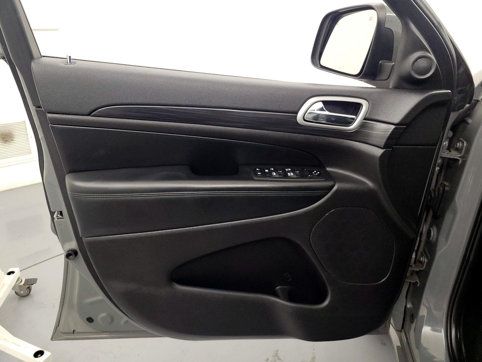 2020 Jeep Grand Cherokee Altitude - Photo 13