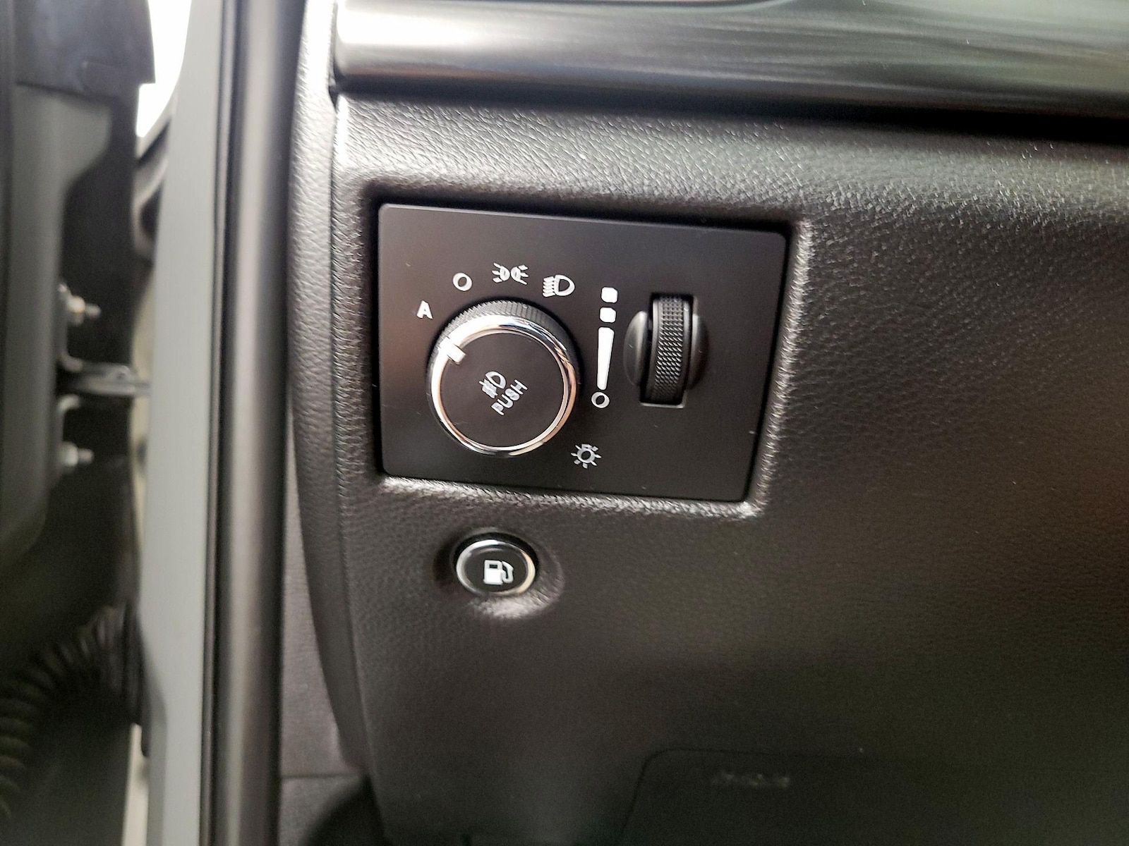 2020 Jeep Grand Cherokee Altitude - Photo 14