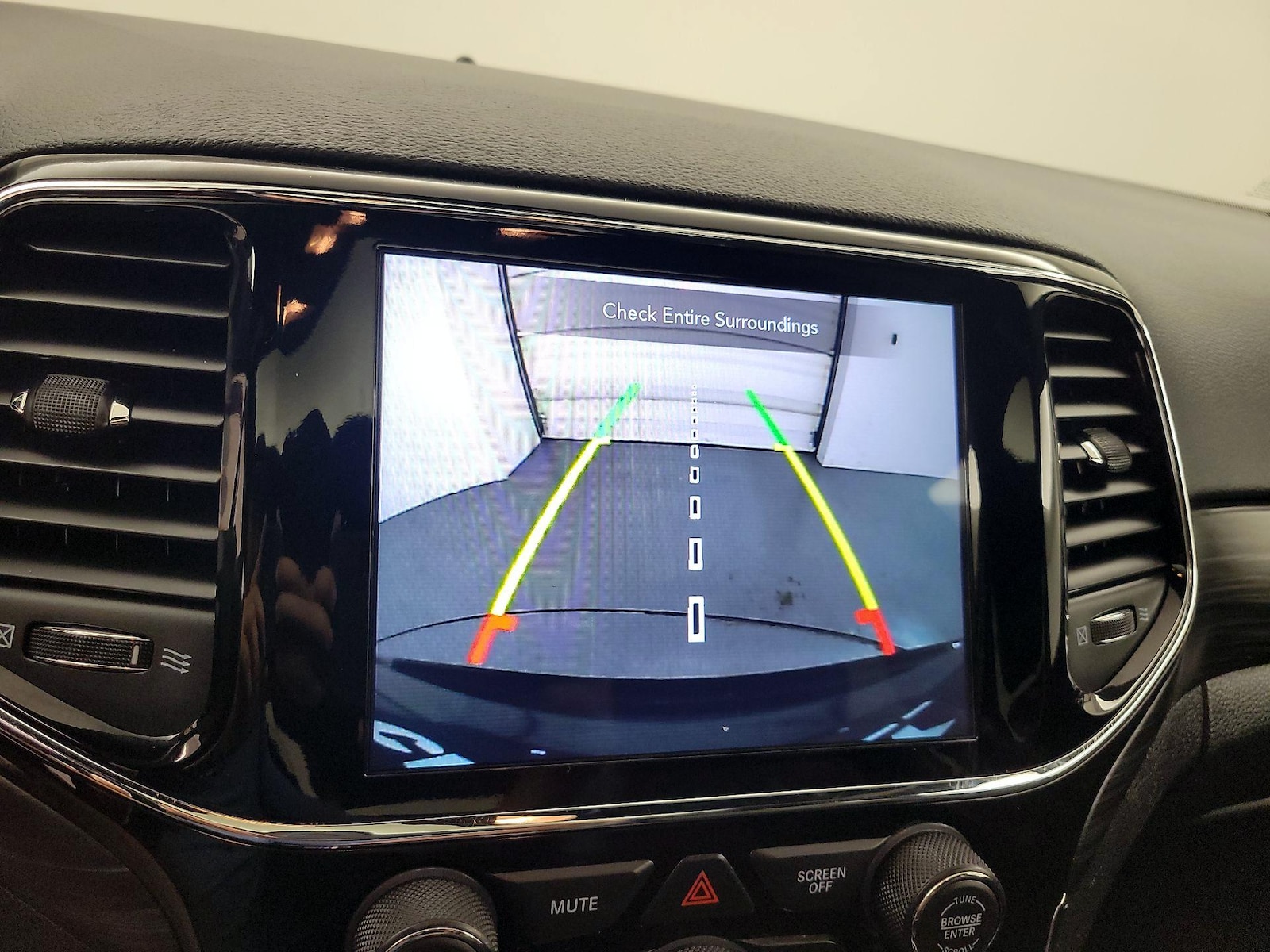 2020 Jeep Grand Cherokee Altitude - Photo 16