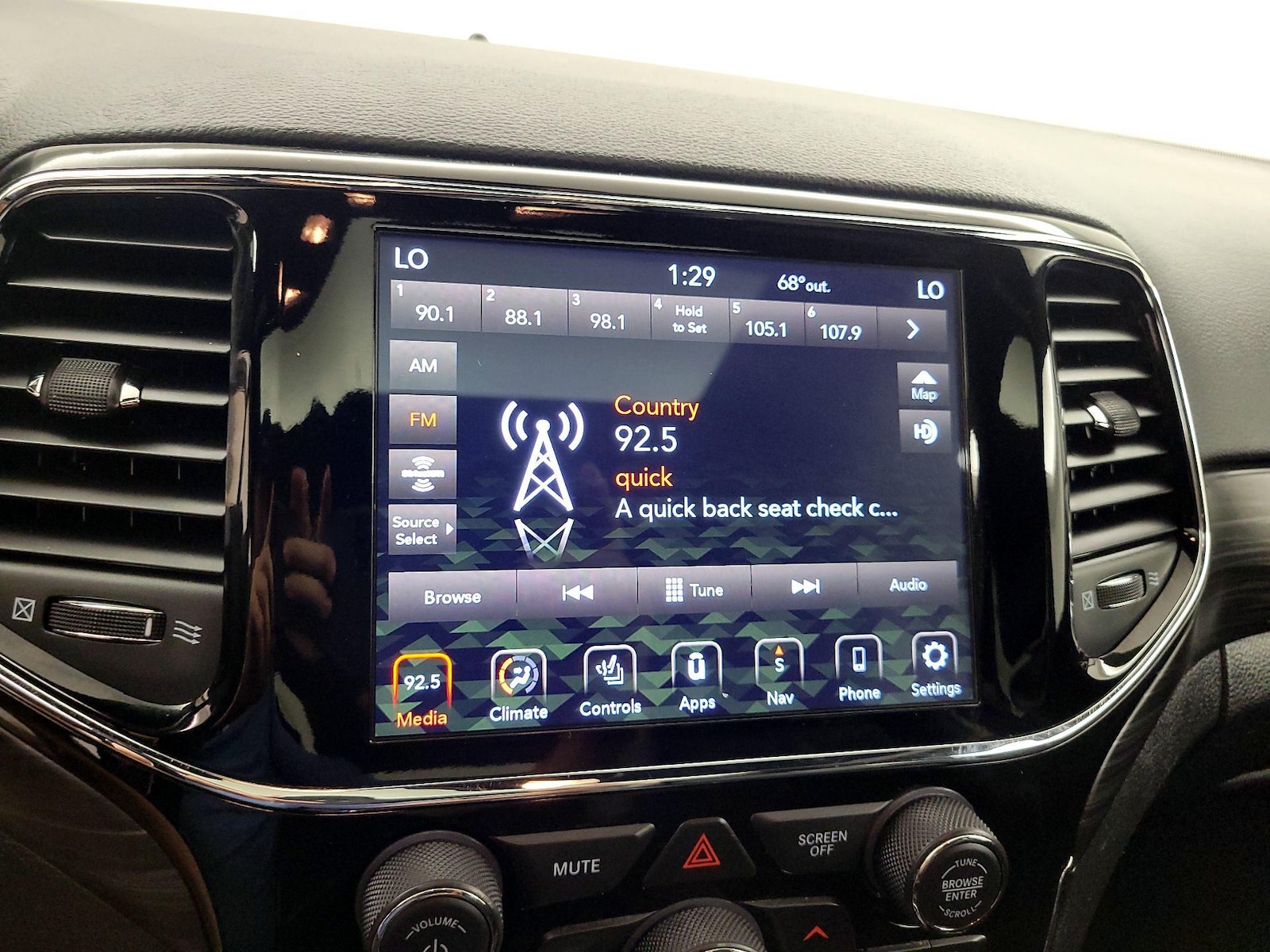 2020 Jeep Grand Cherokee Altitude - Photo 17