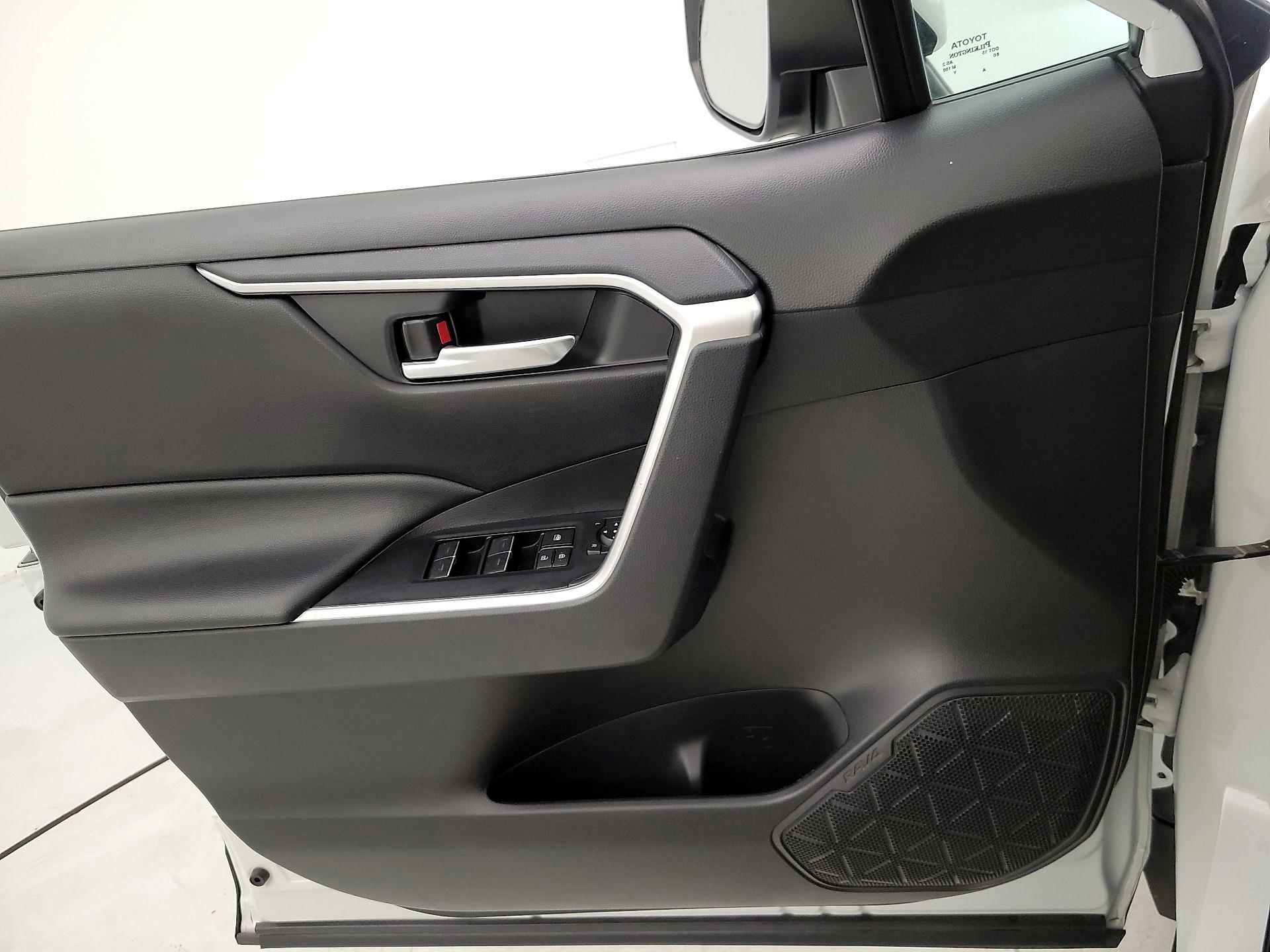 Thumbnail: 2023 Toyota RAV4 - 12