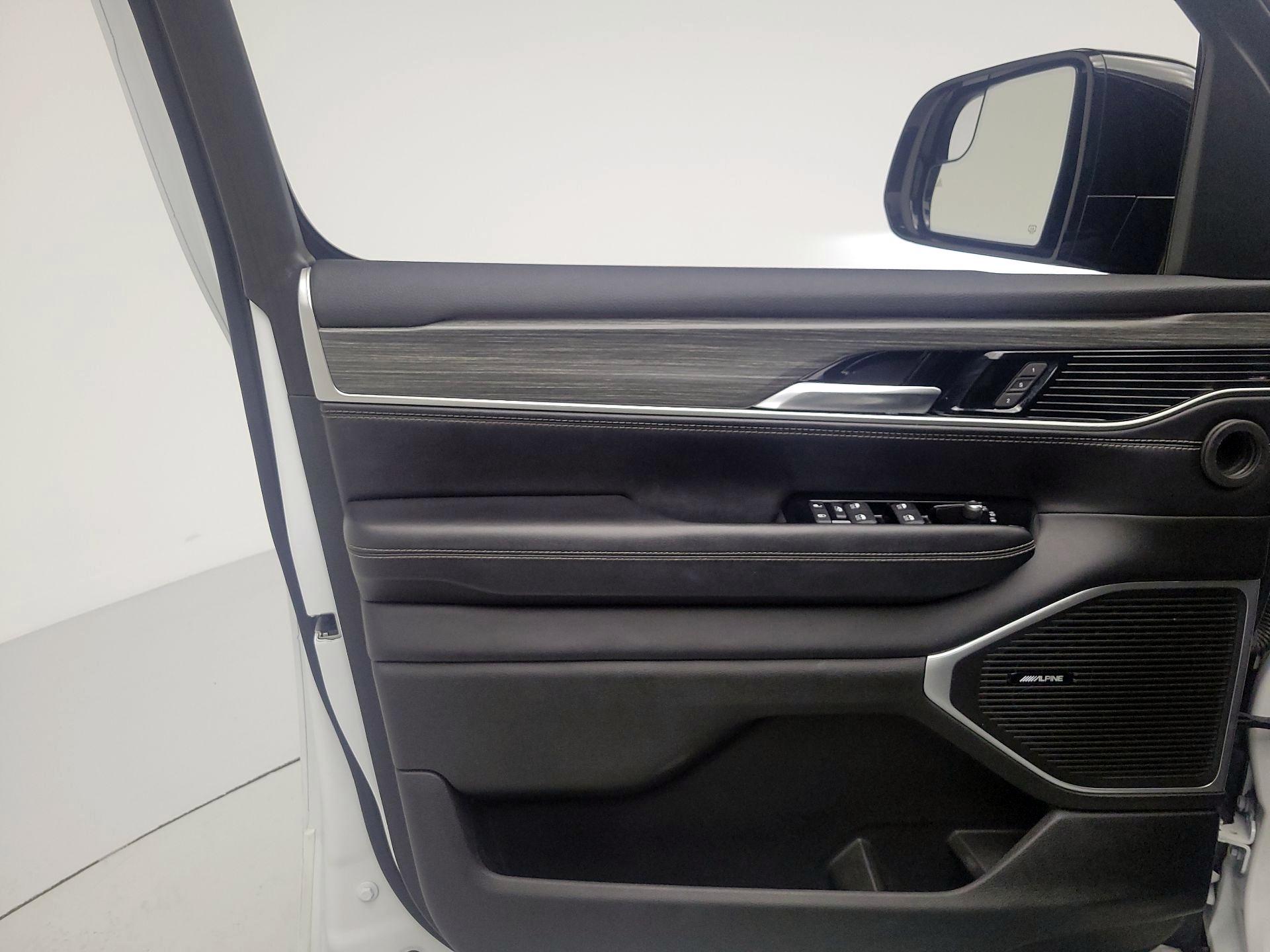 Thumbnail: 2023 Jeep Wagoneer - 12