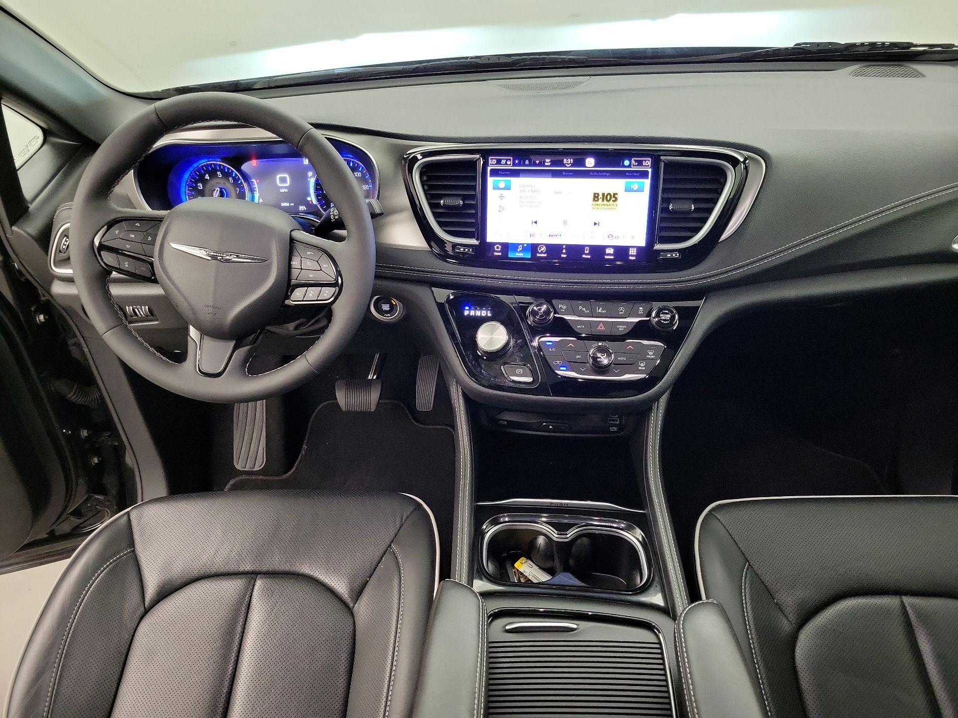 Thumbnail: 2023 Chrysler Pacifica - 9