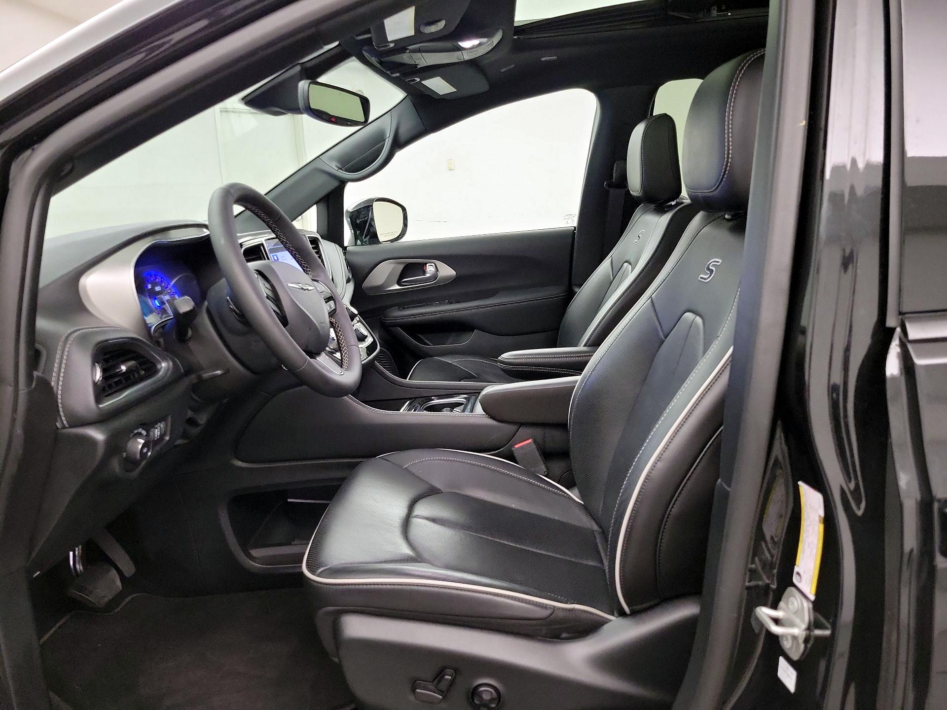 Thumbnail: 2023 Chrysler Pacifica - 11
