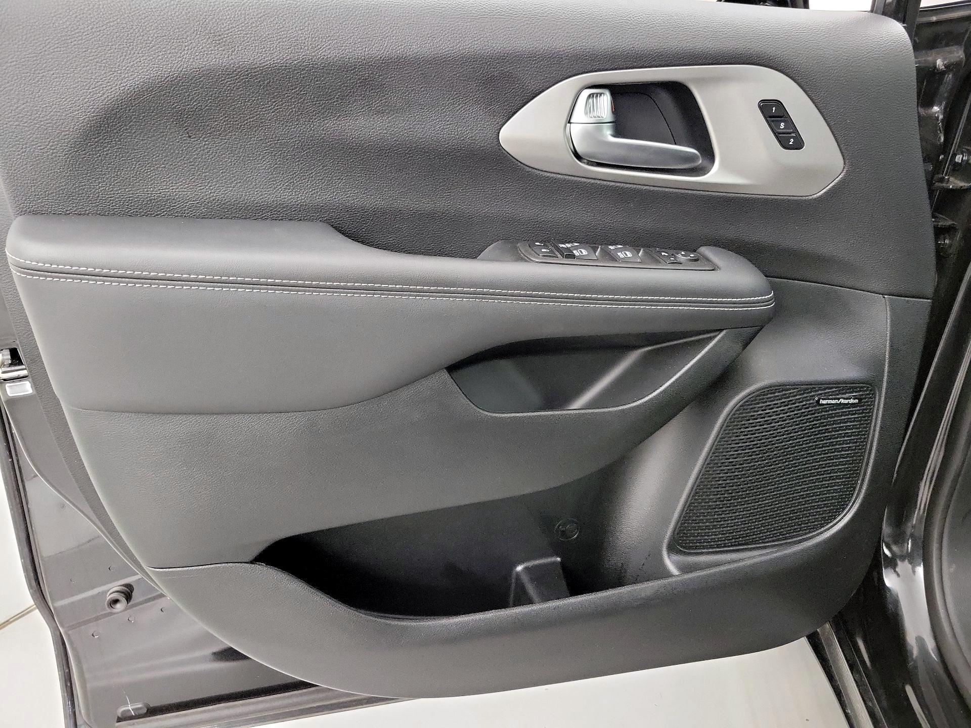 Thumbnail: 2023 Chrysler Pacifica - 12