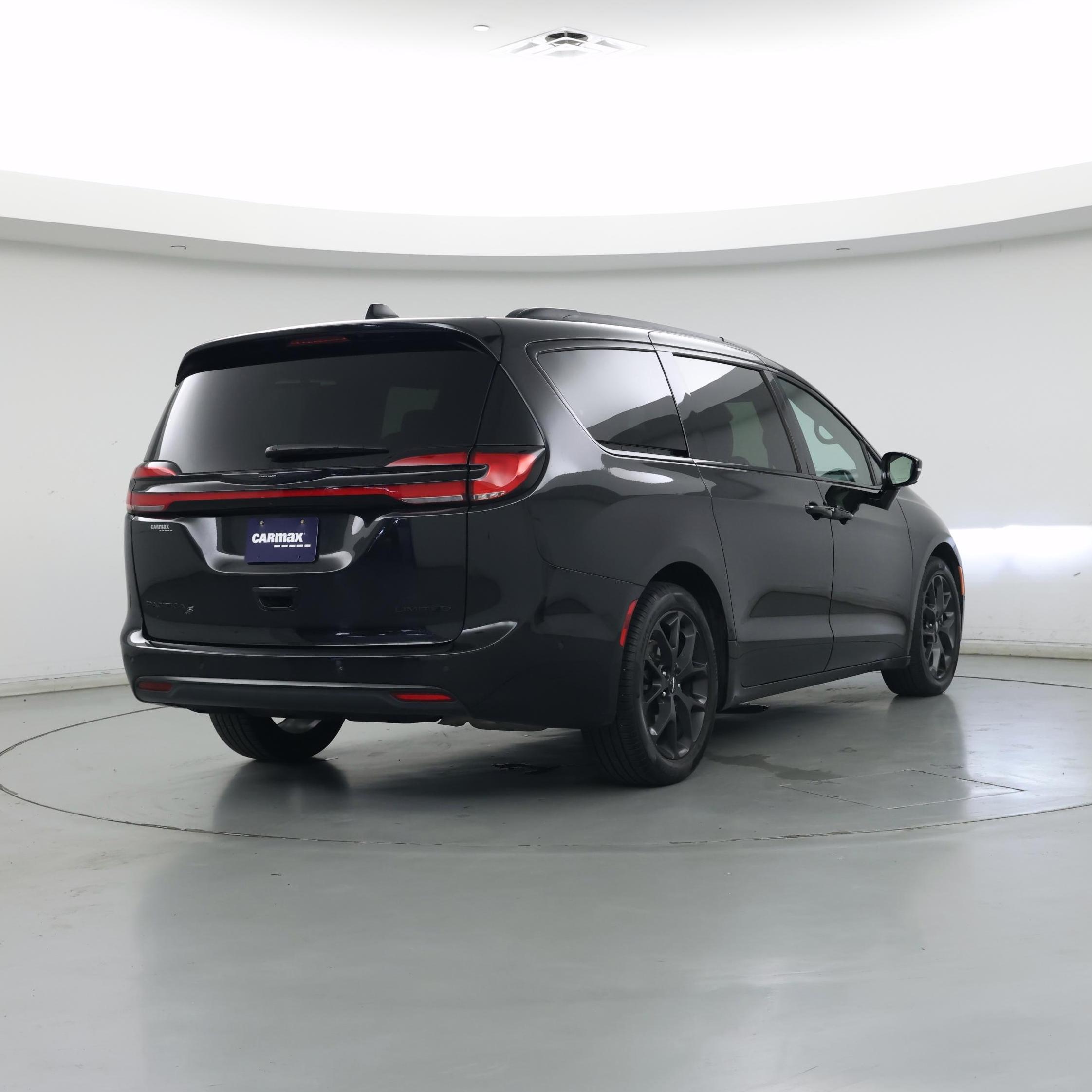 Thumbnail: 2023 Chrysler Pacifica - 8