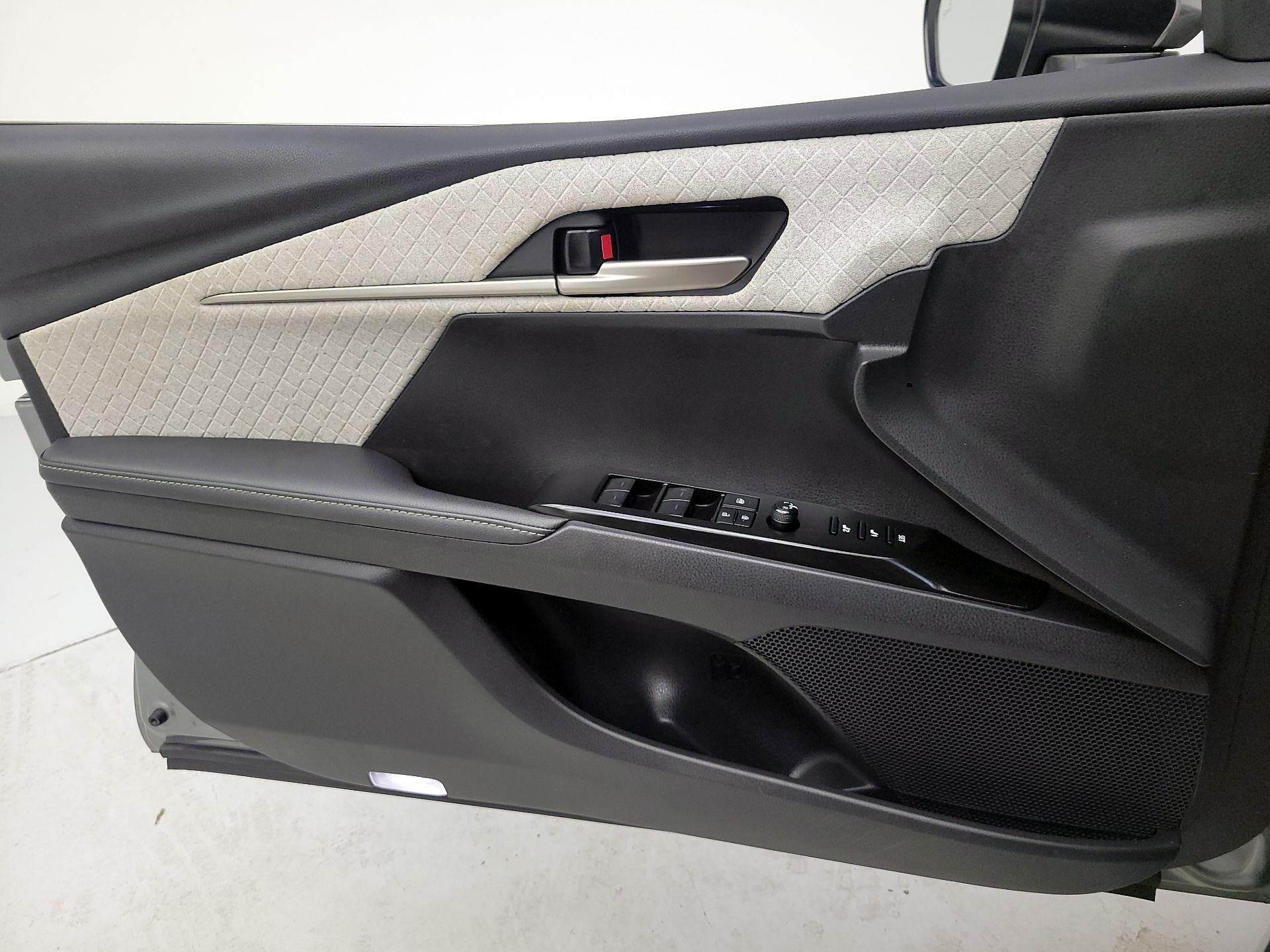 Thumbnail: 2025 Toyota Camry - 12