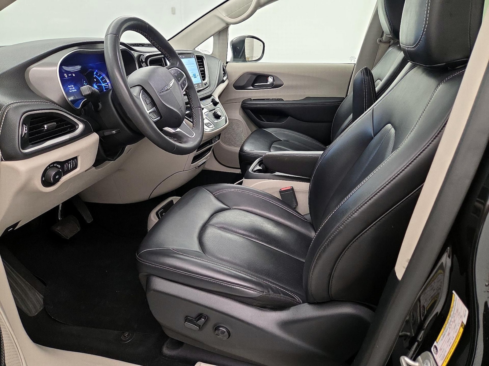 2023 Chrysler Pacifica Hybrid Touring L - Photo 12