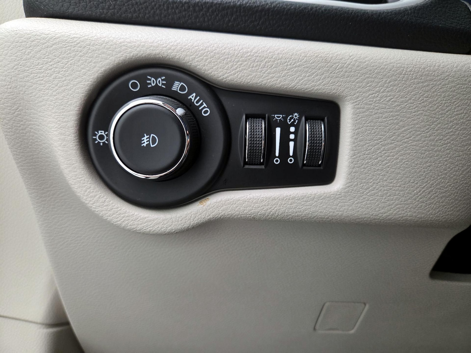 2023 Chrysler Pacifica Hybrid Touring L - Photo 14
