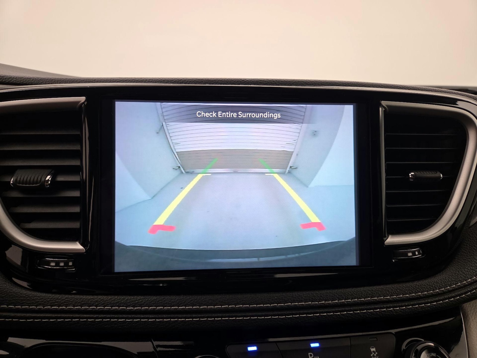 2023 Chrysler Pacifica Hybrid Touring L - Photo 15