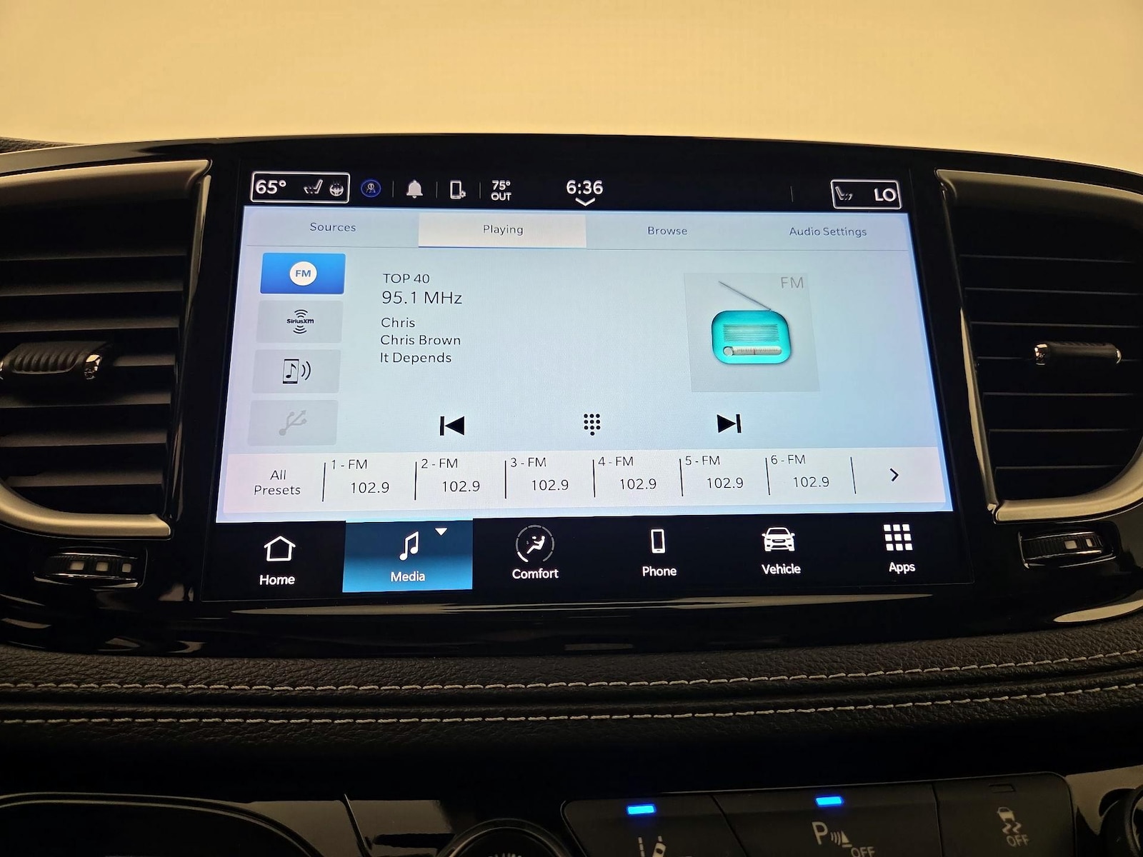 2023 Chrysler Pacifica Hybrid Touring L - Photo 16
