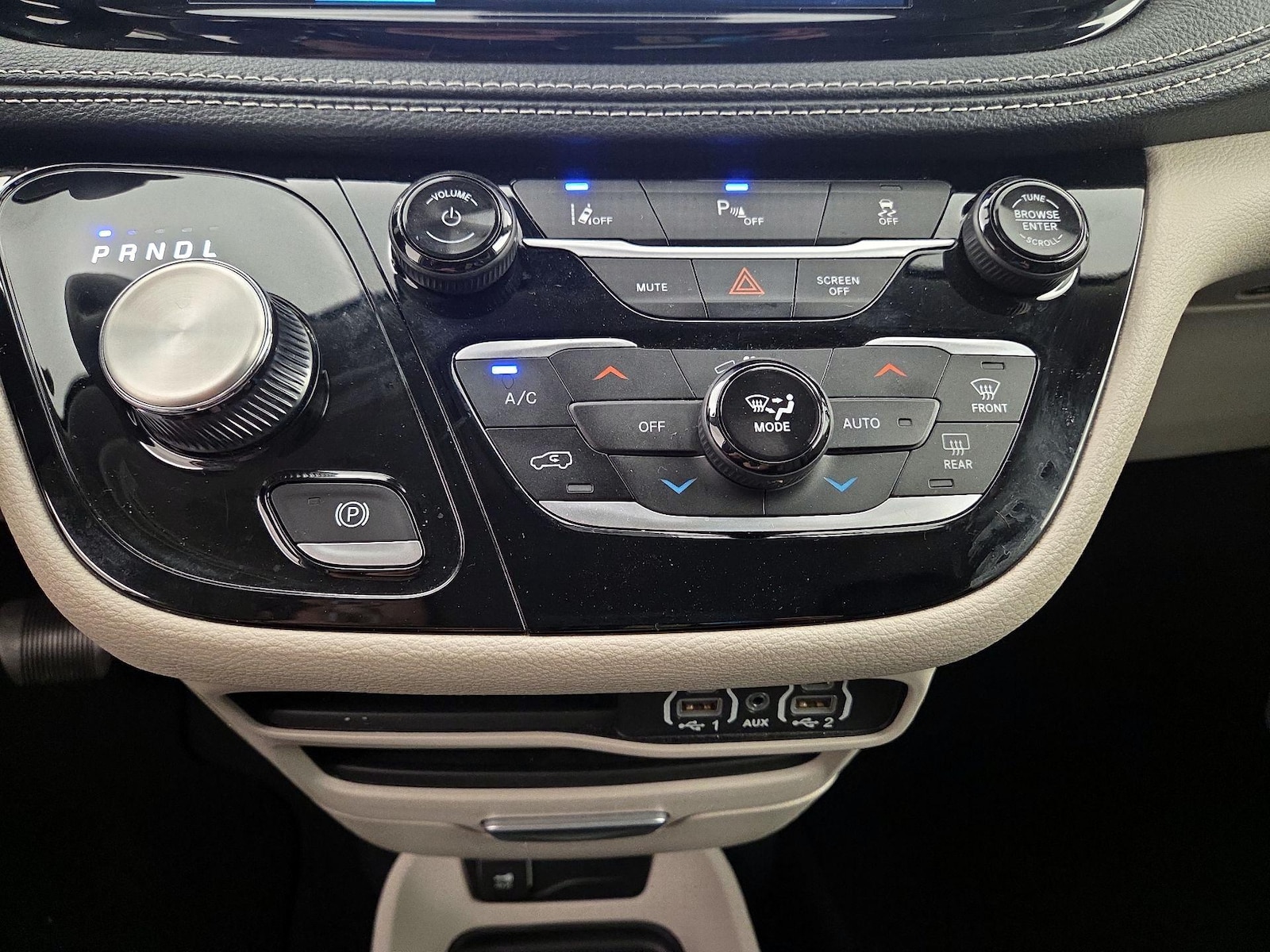 2023 Chrysler Pacifica Hybrid Touring L - Photo 17