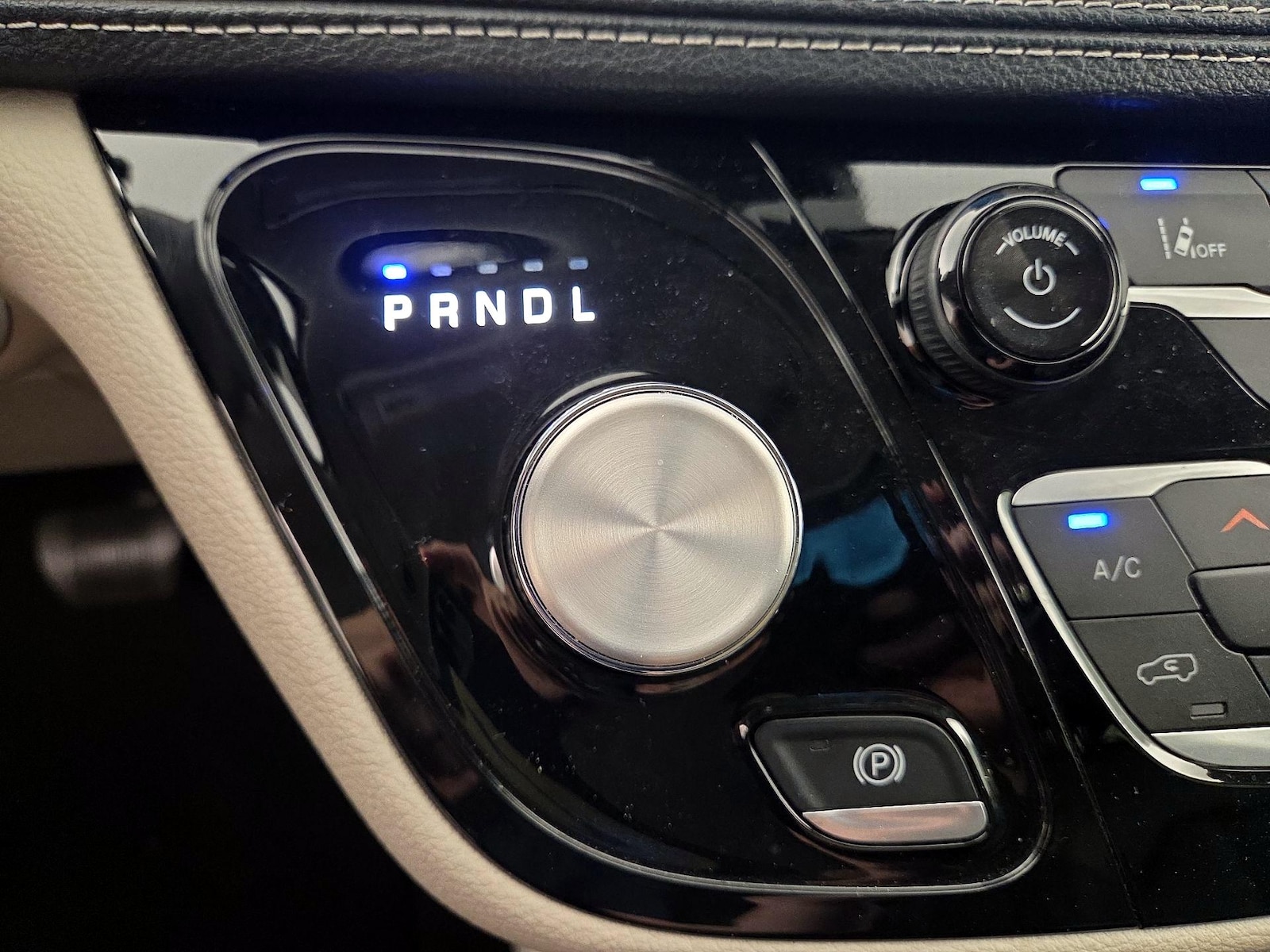 2023 Chrysler Pacifica Hybrid Touring L - Photo 18