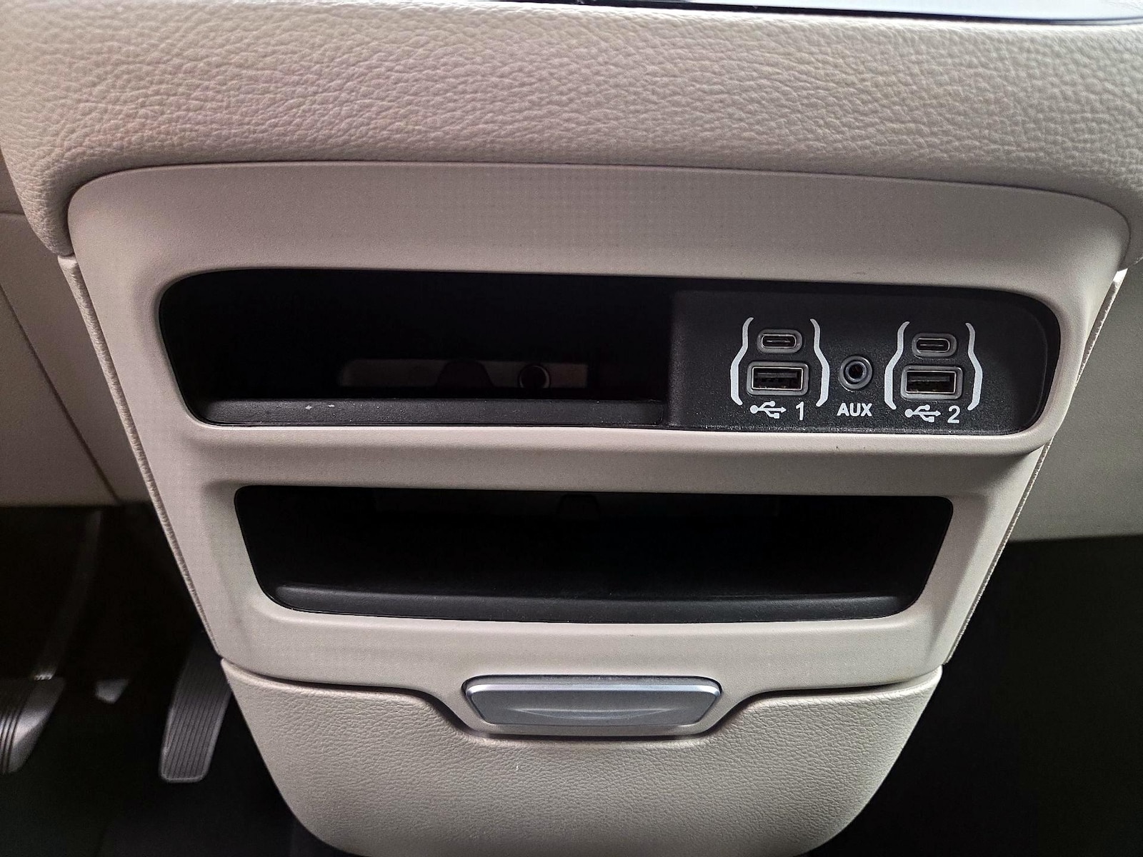 2023 Chrysler Pacifica Hybrid Touring L - Photo 19
