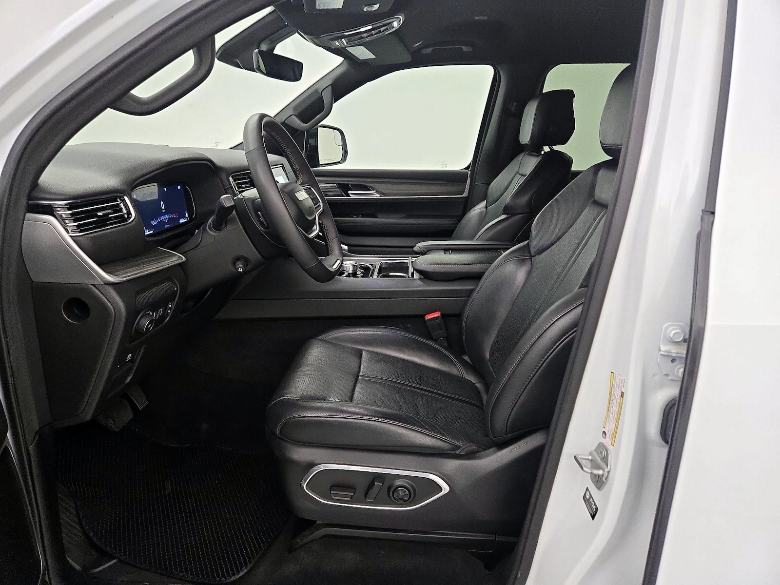 2024 Jeep Wagoneer L Series II - Photo 12