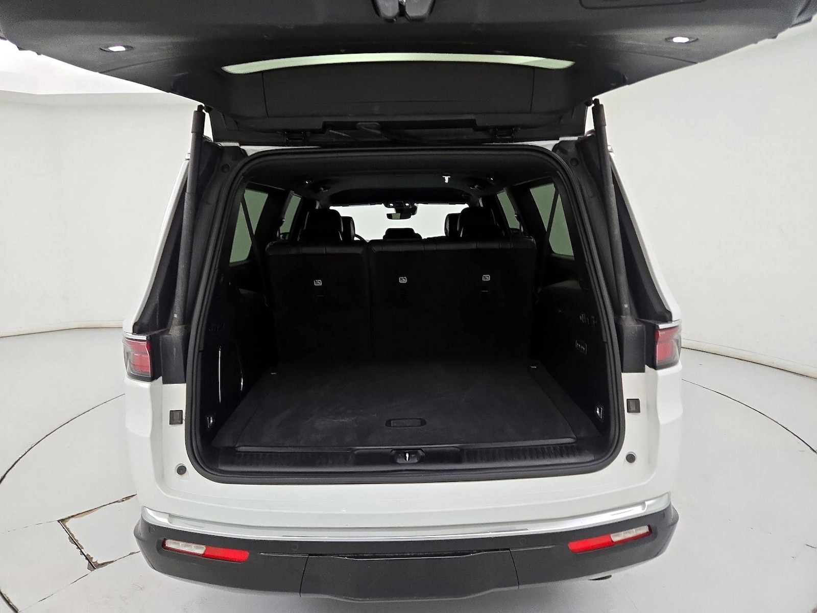 2024 Jeep Wagoneer L Series II - Photo 23